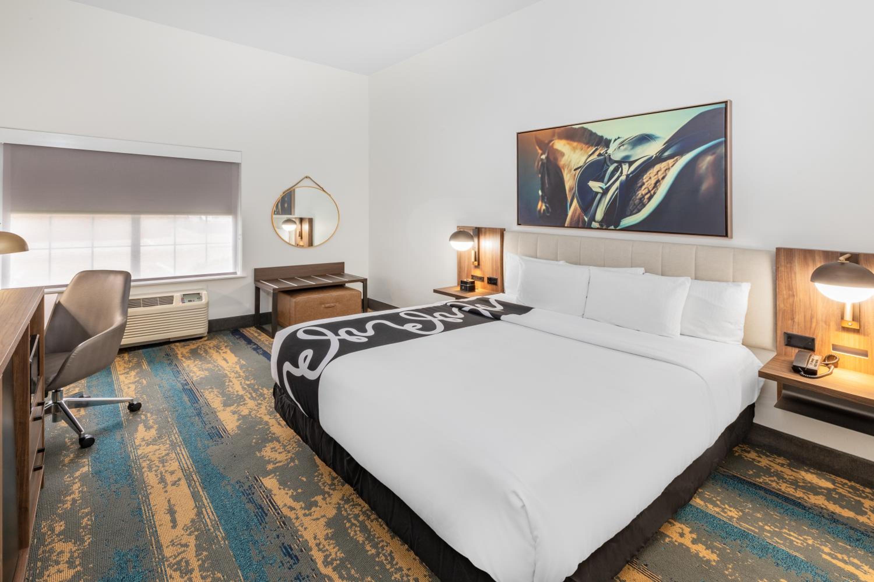 King Room with Roll-In Shower - Mobility/Hearing Accessible - Non-Smoking - Photo 1
