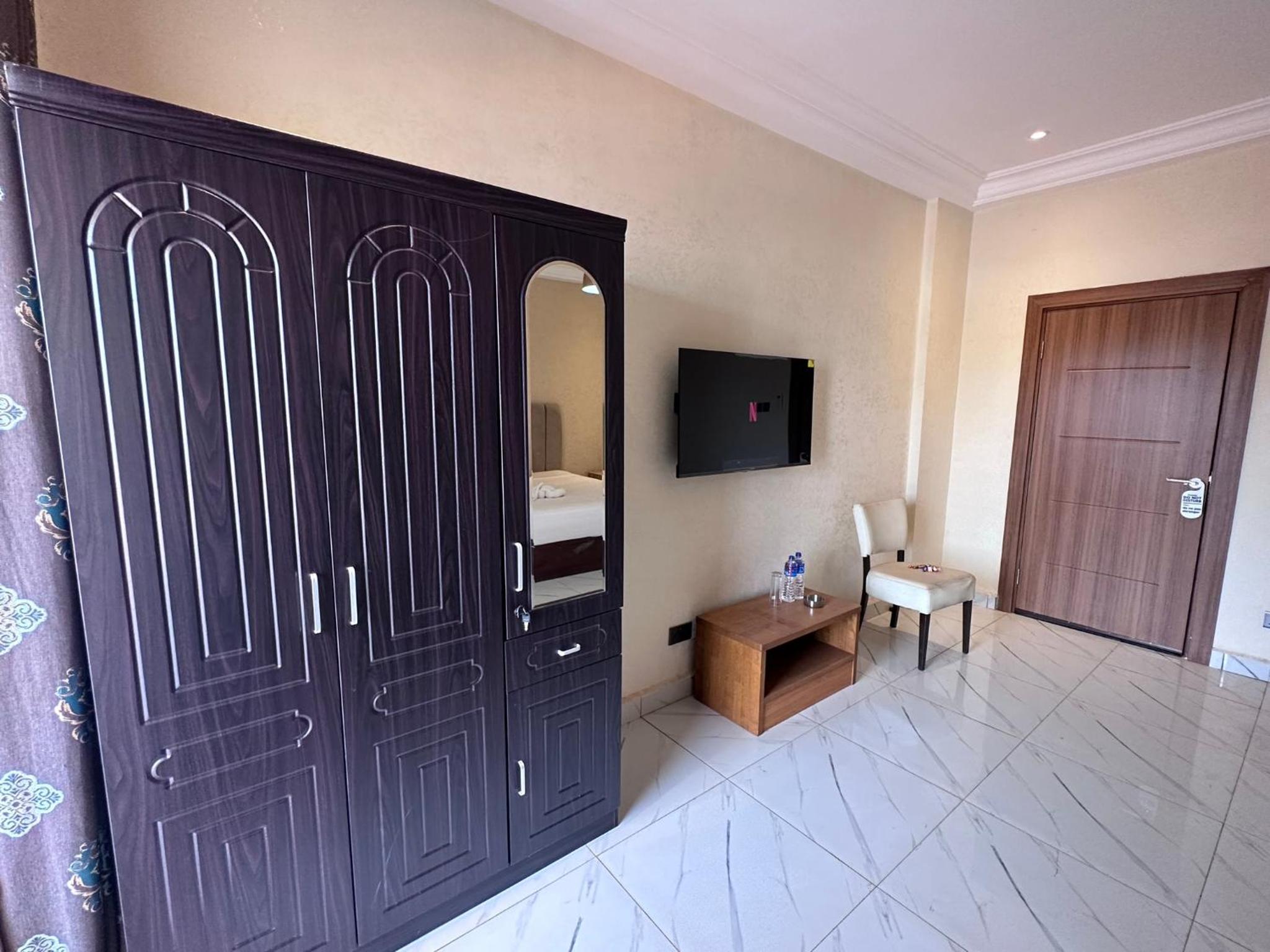 King Room with Pool View photo 3
