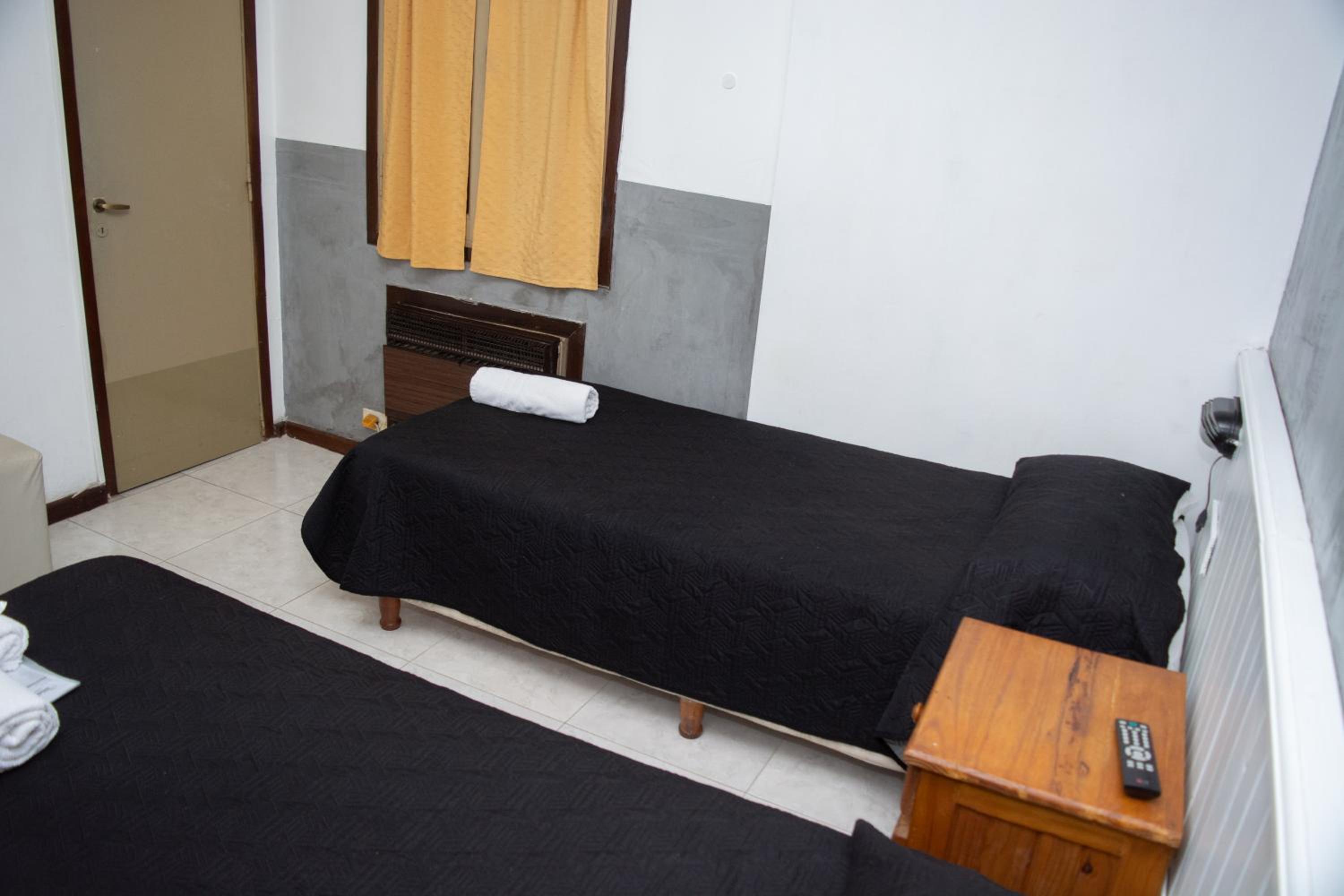 Budget Twin Room photo 2