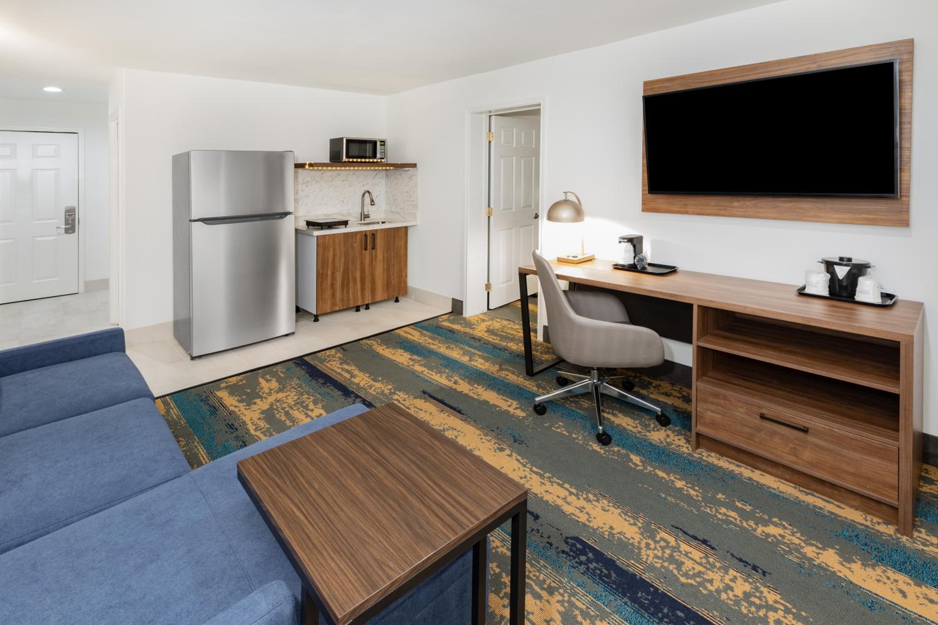 Deluxe King Suite - Photo 1