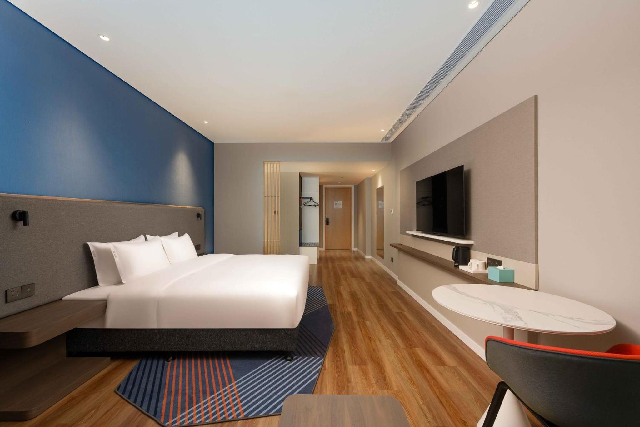 1 Super King Bed Accessible photo 1
