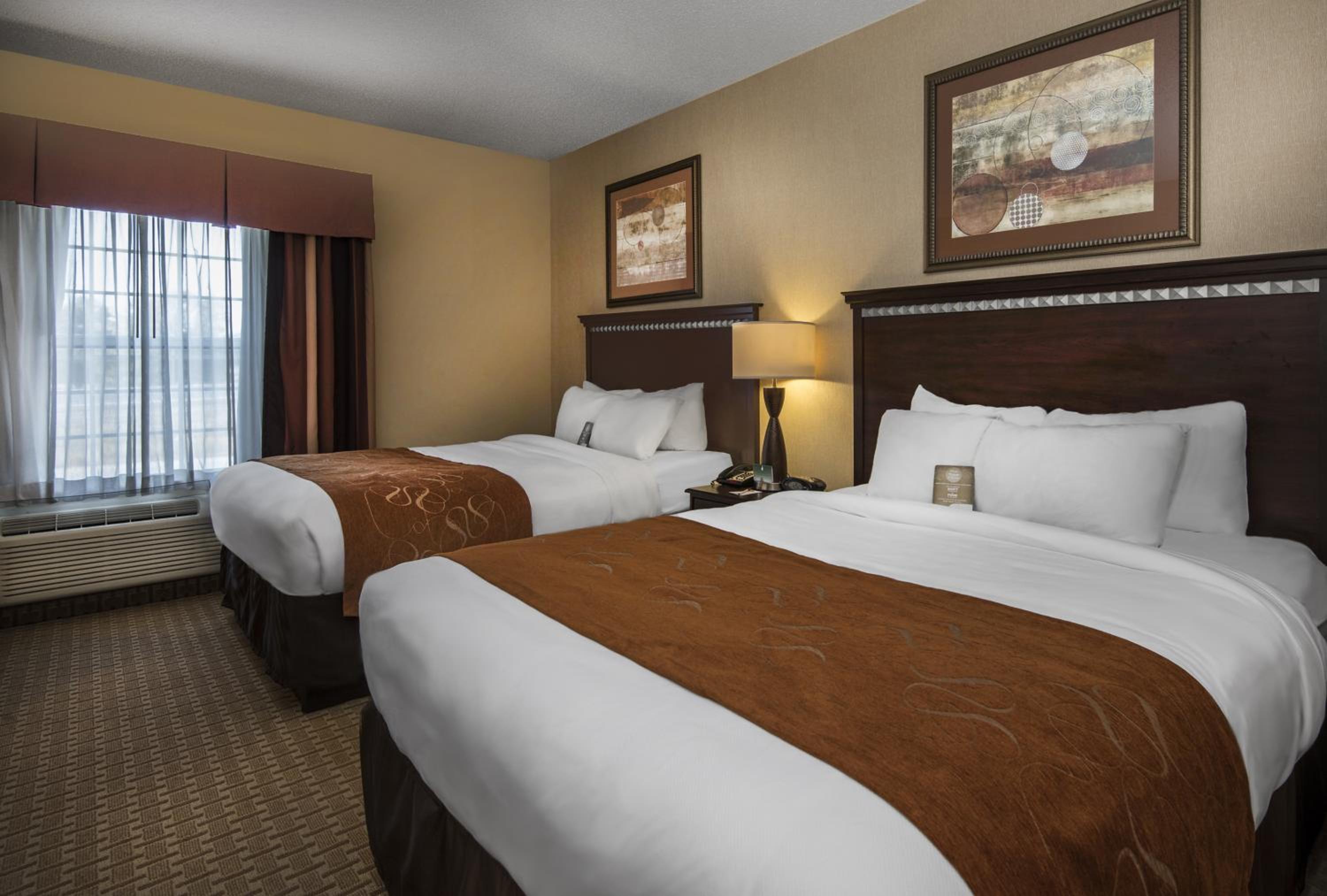 Queen Suite with Two Queen Beds - Non-Smoking - Photo 1