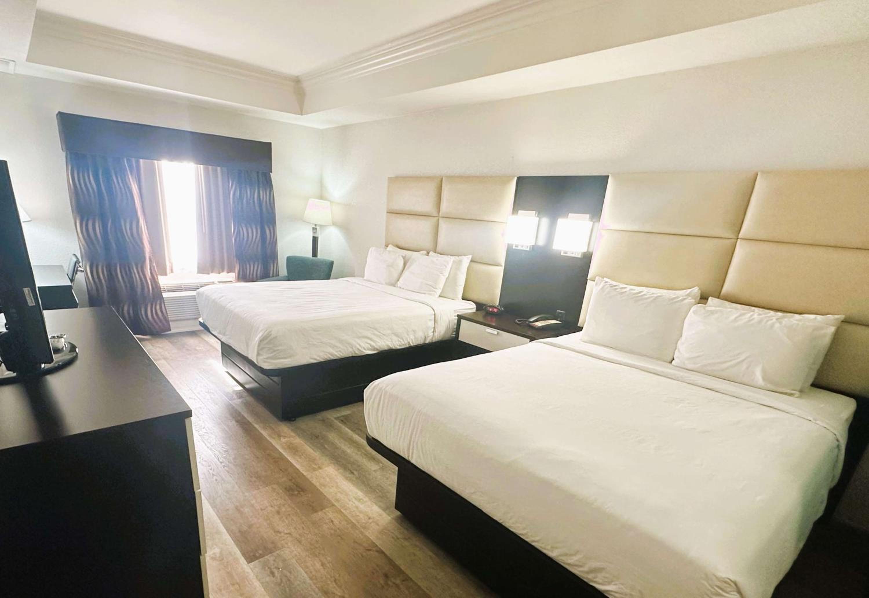 Queen Room with Two Queen Beds - Pet Friendly/Non-Smoking - Photo 1