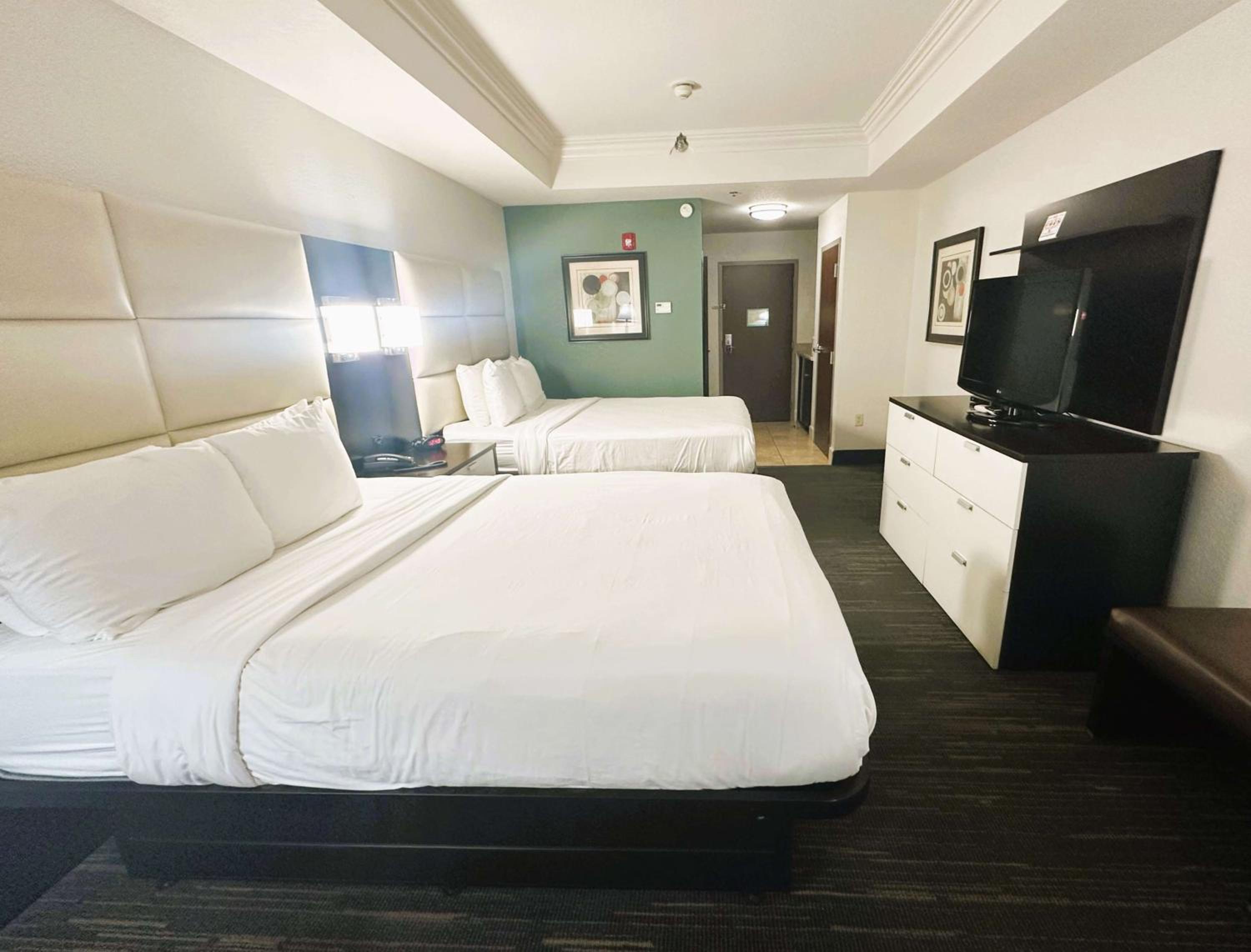 Queen Room with Two Queen Beds - Disability Access - Photo 1