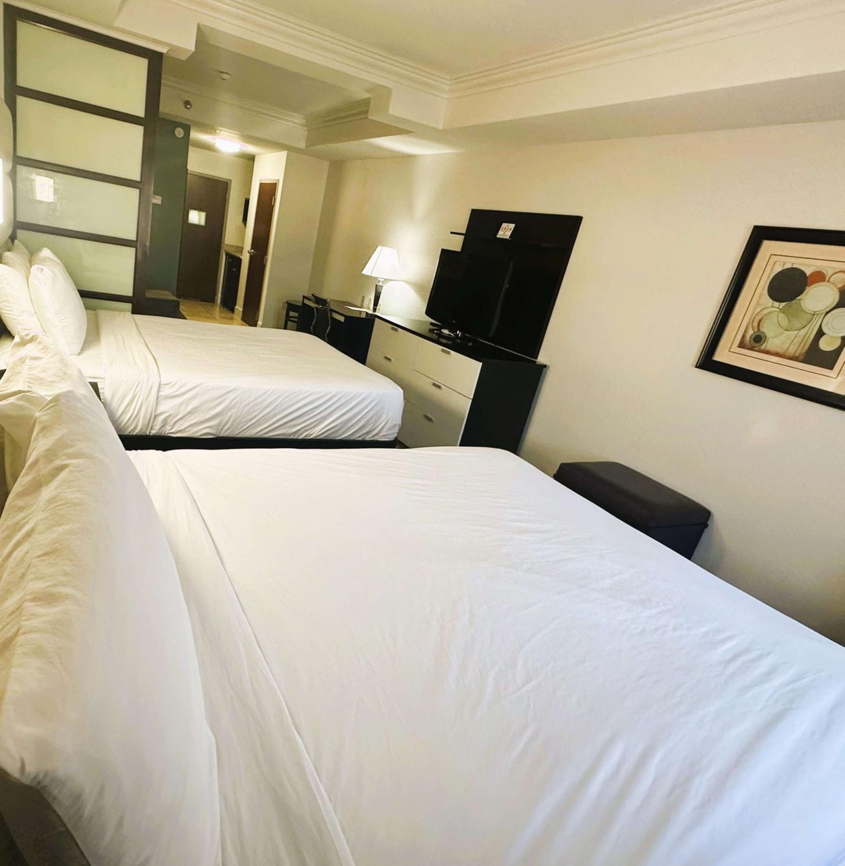 Queen Suite with Two Queen Beds and Sofa Bed - Photo 2