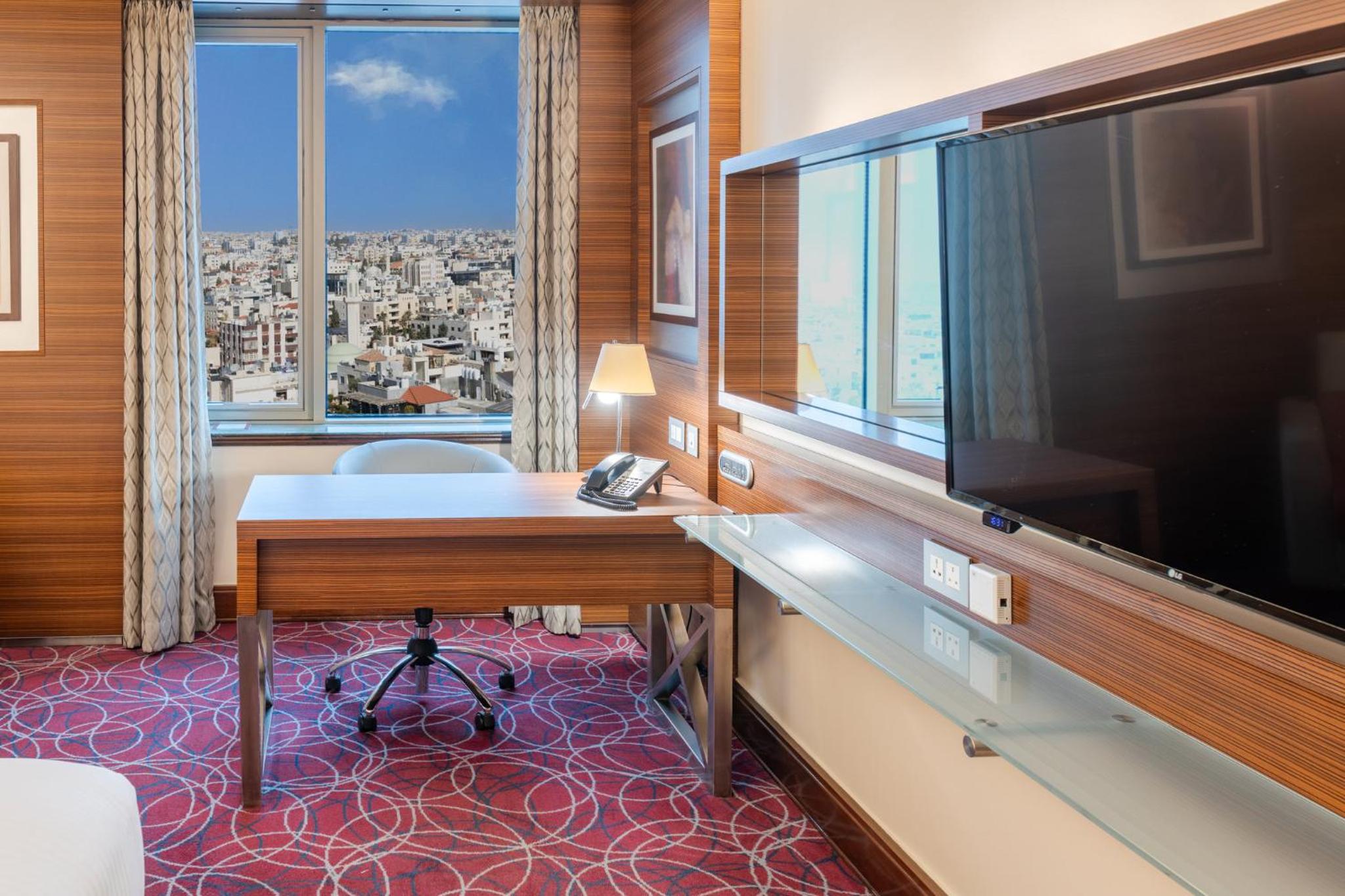 King Room with View - Smoking - Photo 3