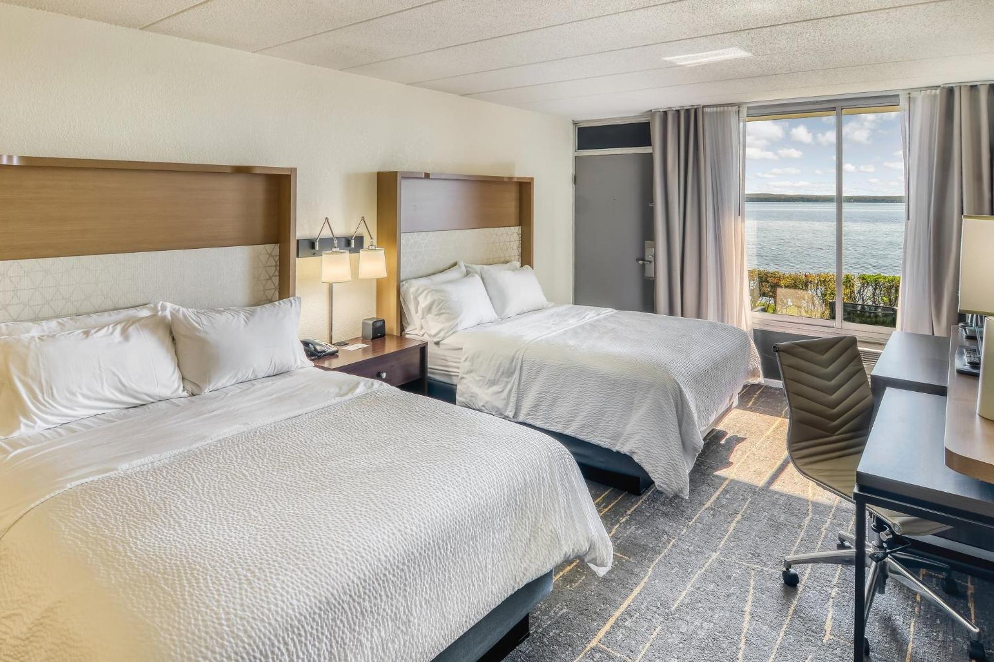 Standard Queen Room with Two Queen Beds and Beach Access - Photo 2