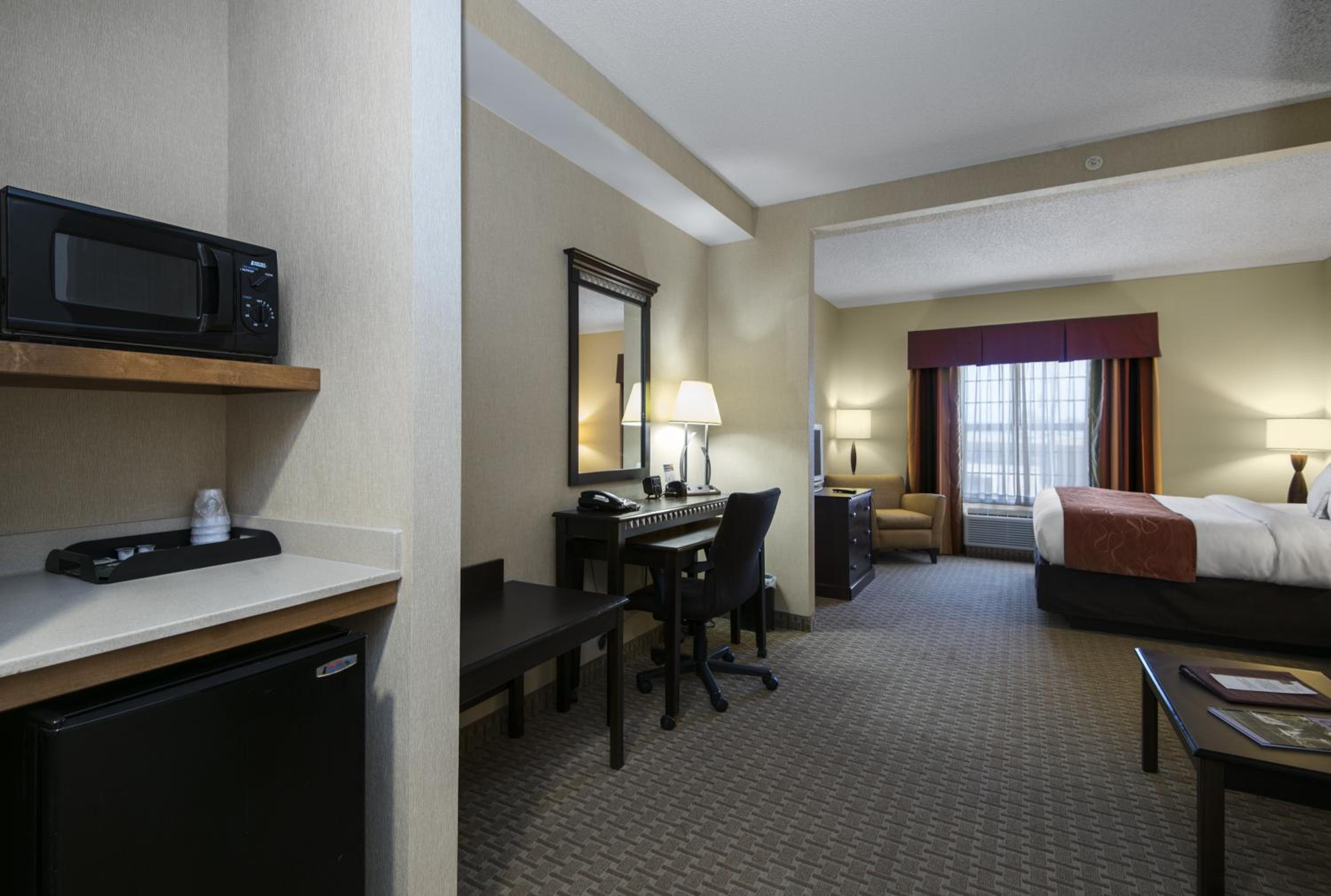 King Suite - Disability Access/Non-Smoking - Photo 2