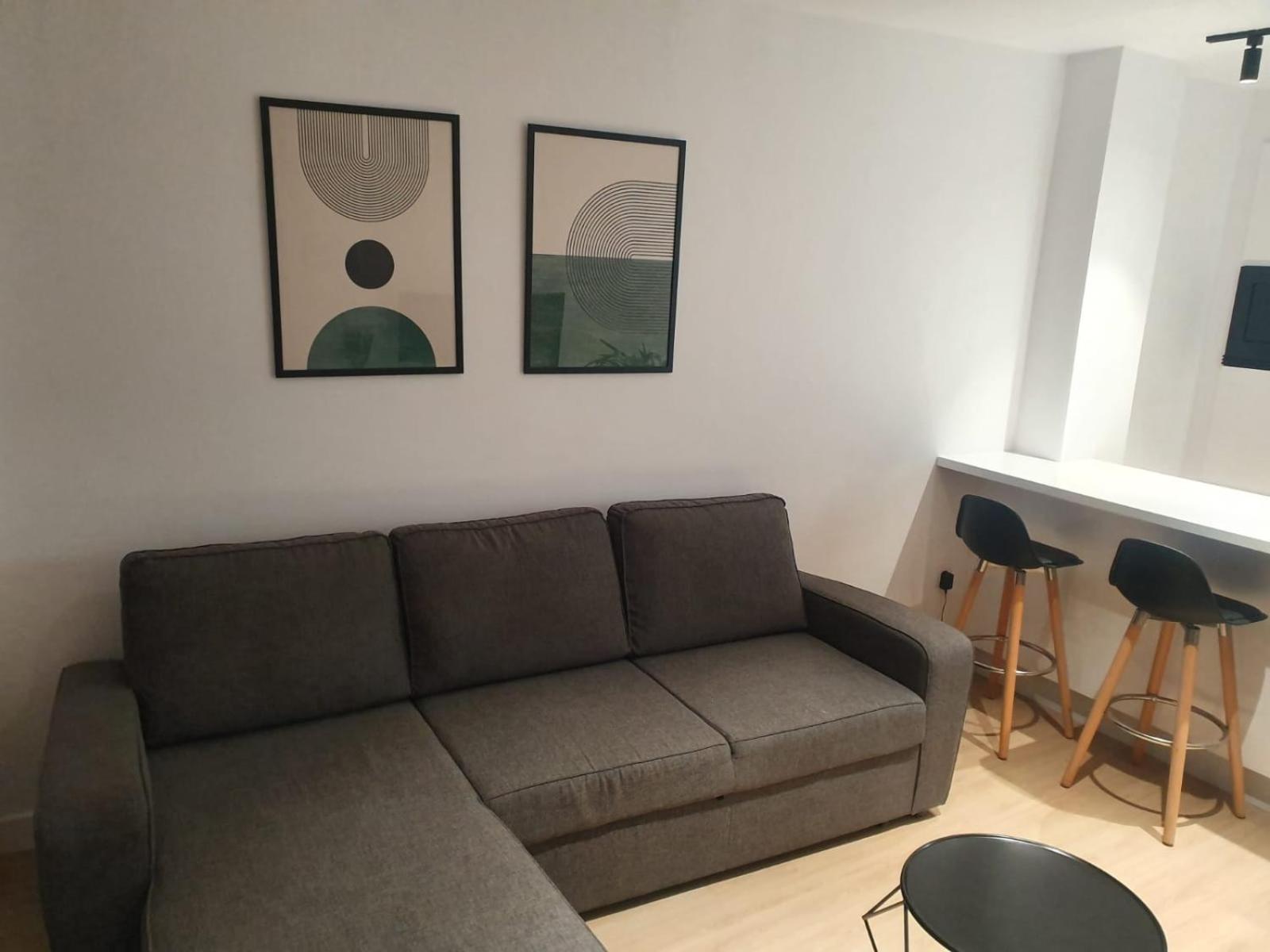 One-Bedroom Apartment photo 2