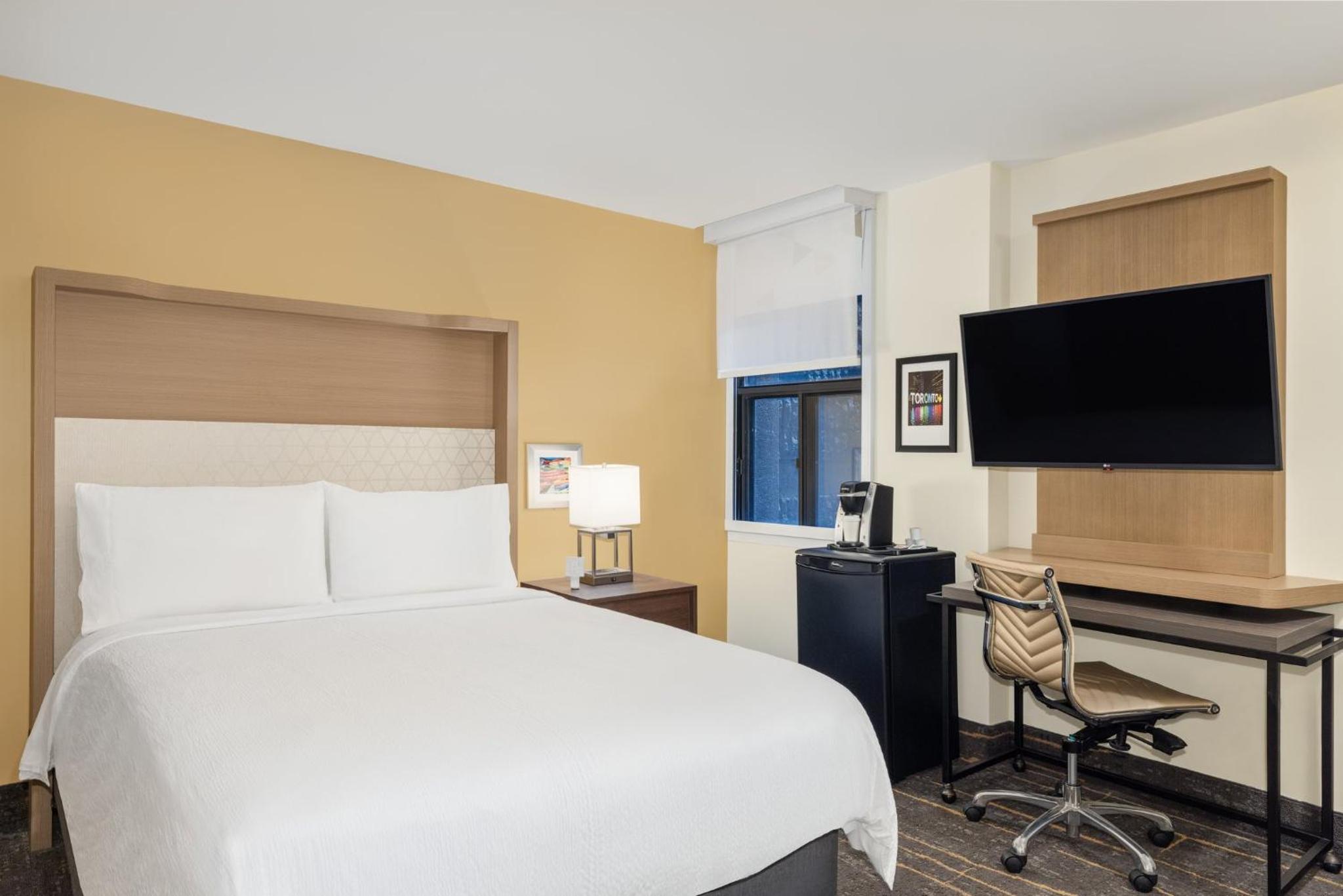 Standard Queen Room