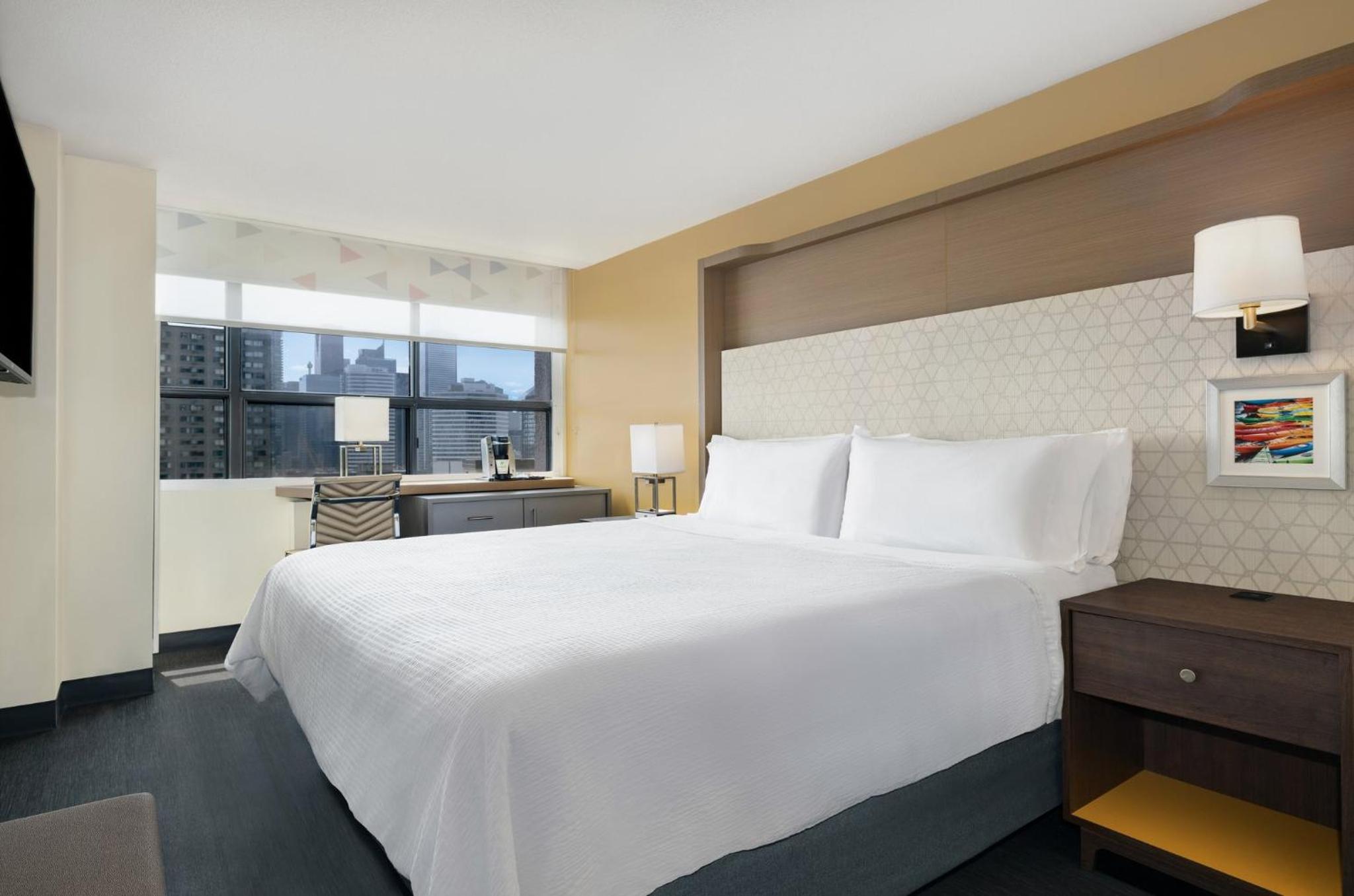 Premium King Room - Photo 10