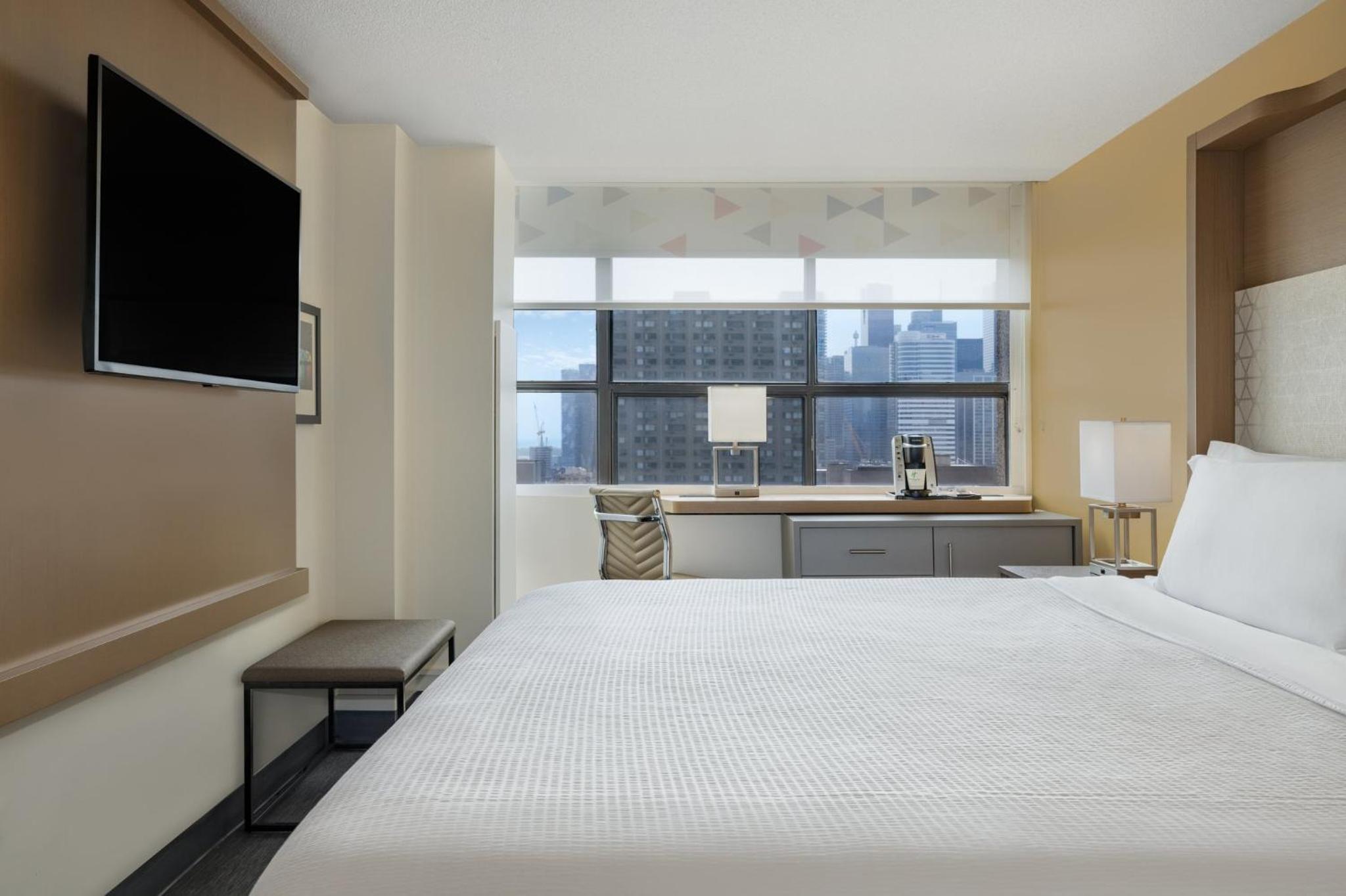 Standard King Room - Photo 10