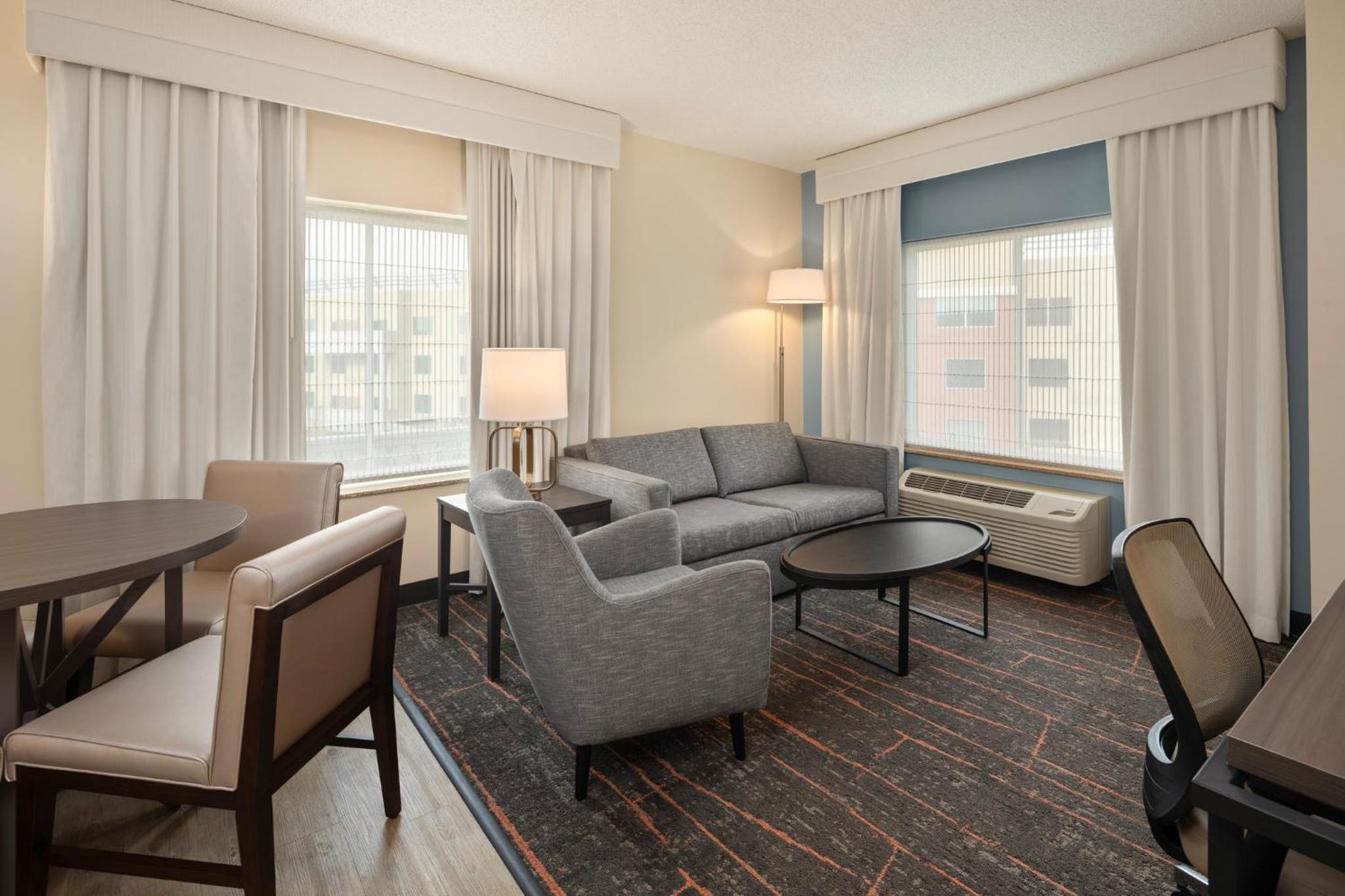 One-Bedroom Suite - Photo 1