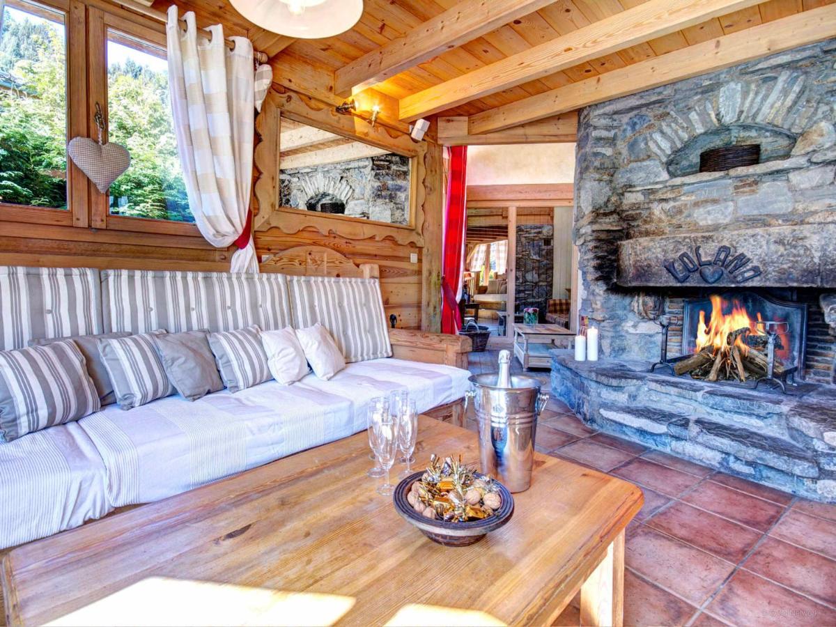 Chalet (14 Adults)