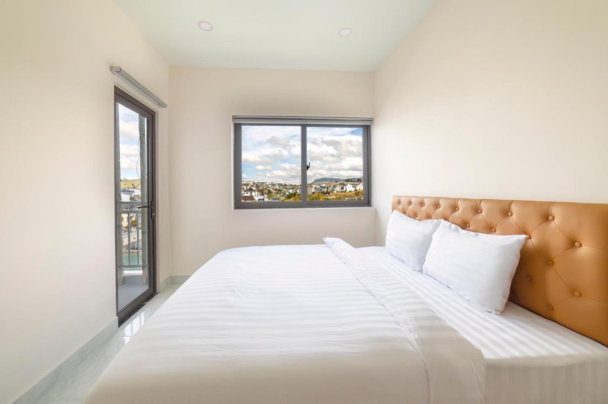 One-Bedroom Apartment - Photo 3
