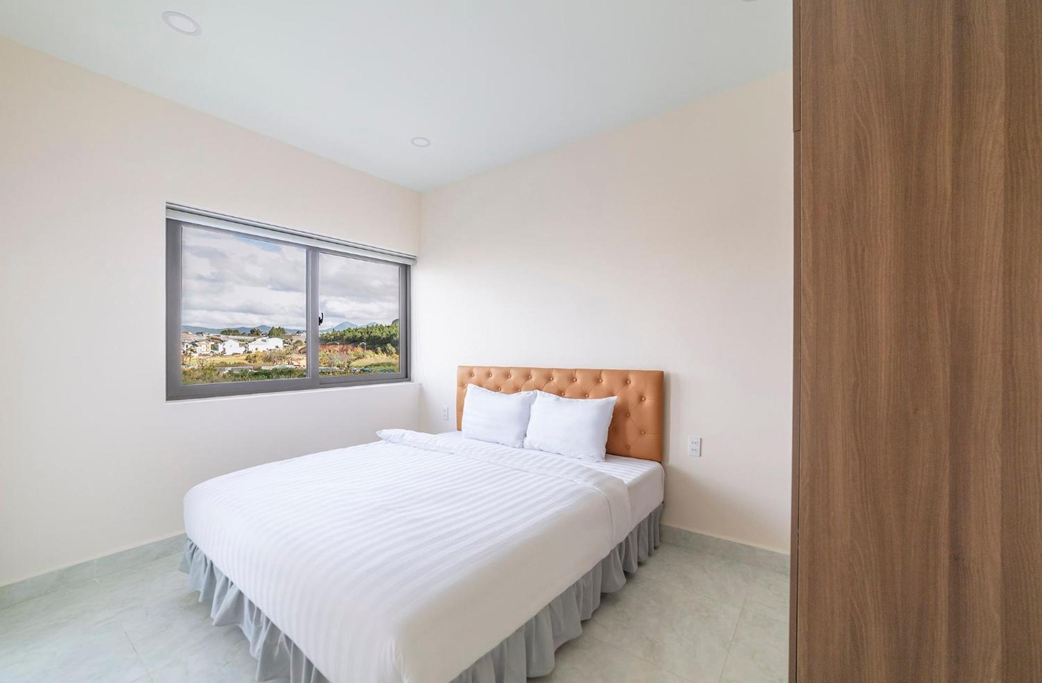 One-Bedroom Apartment - Photo 1