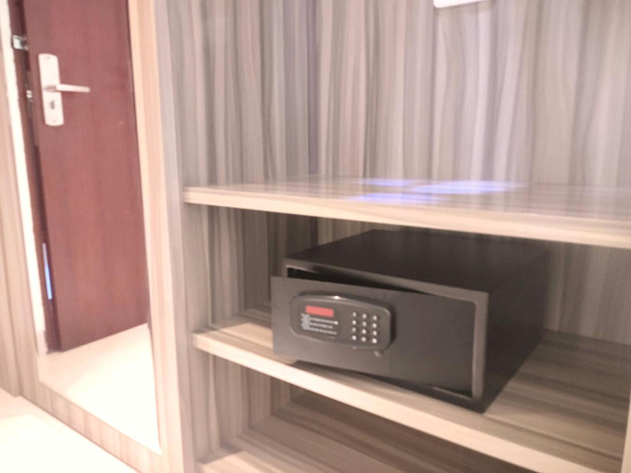 Deluxe King Room - Photo 2