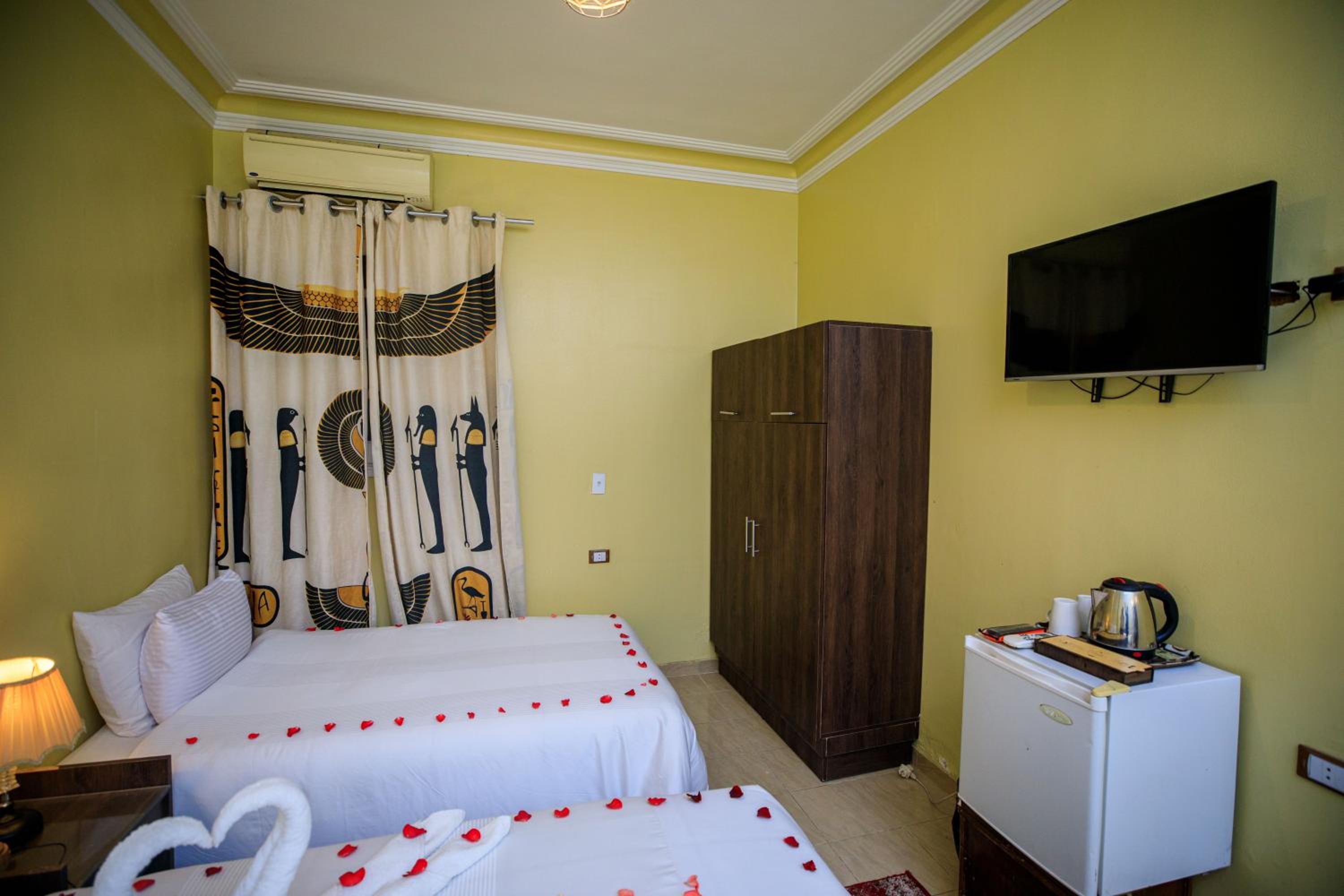 Deluxe Quadruple Room - Photo 13