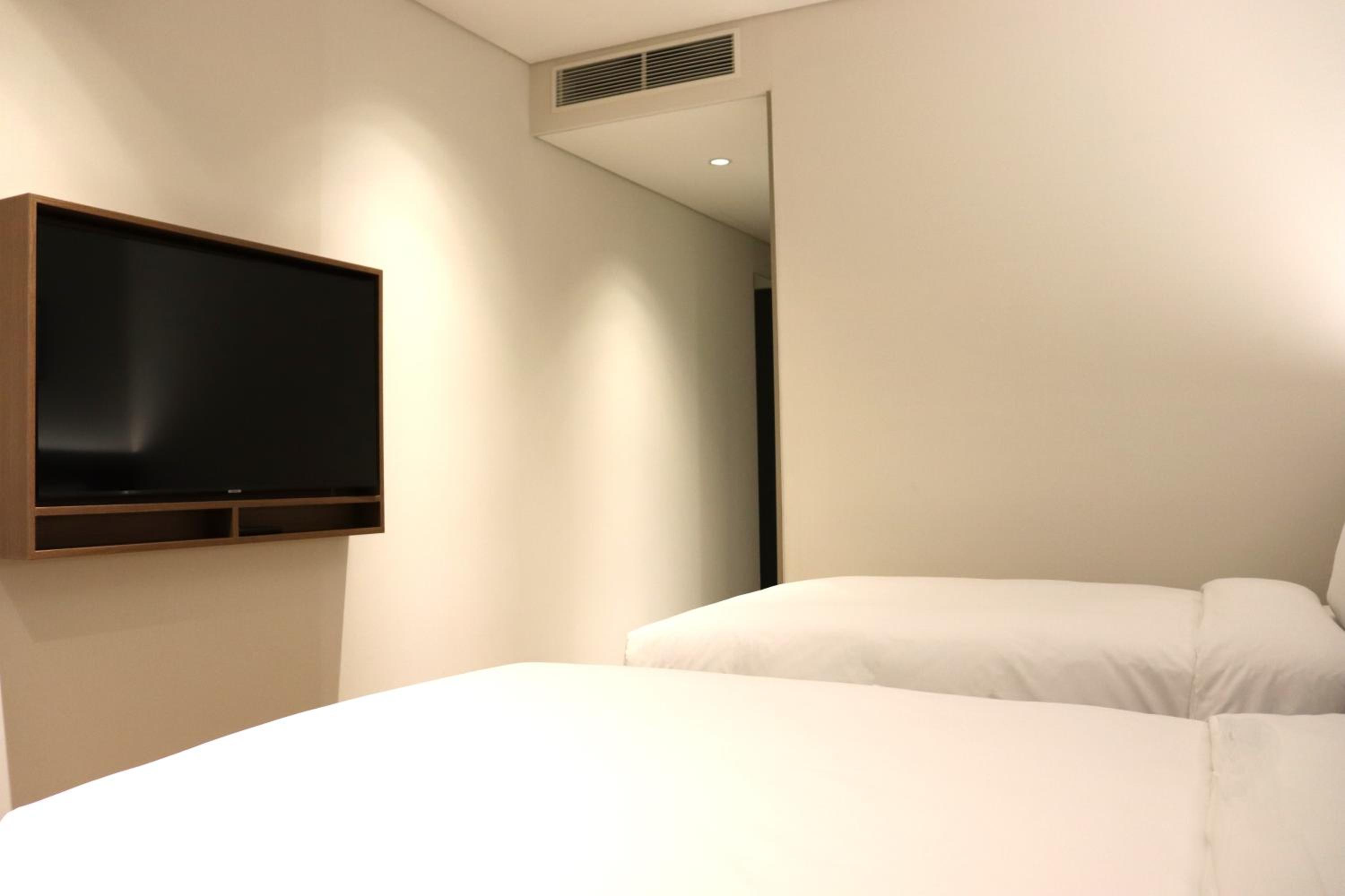 Twin Guest Room - Photo 3