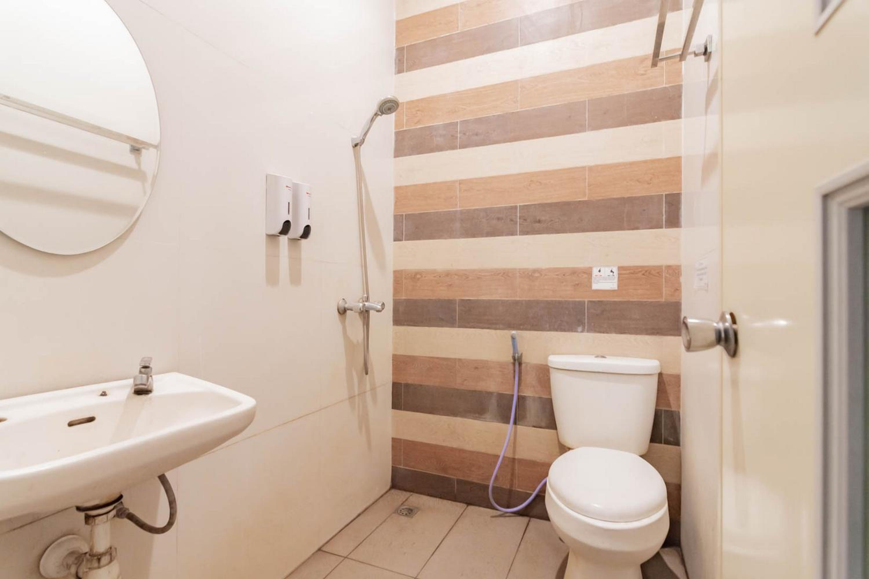 Standard Double Room - Photo 7
