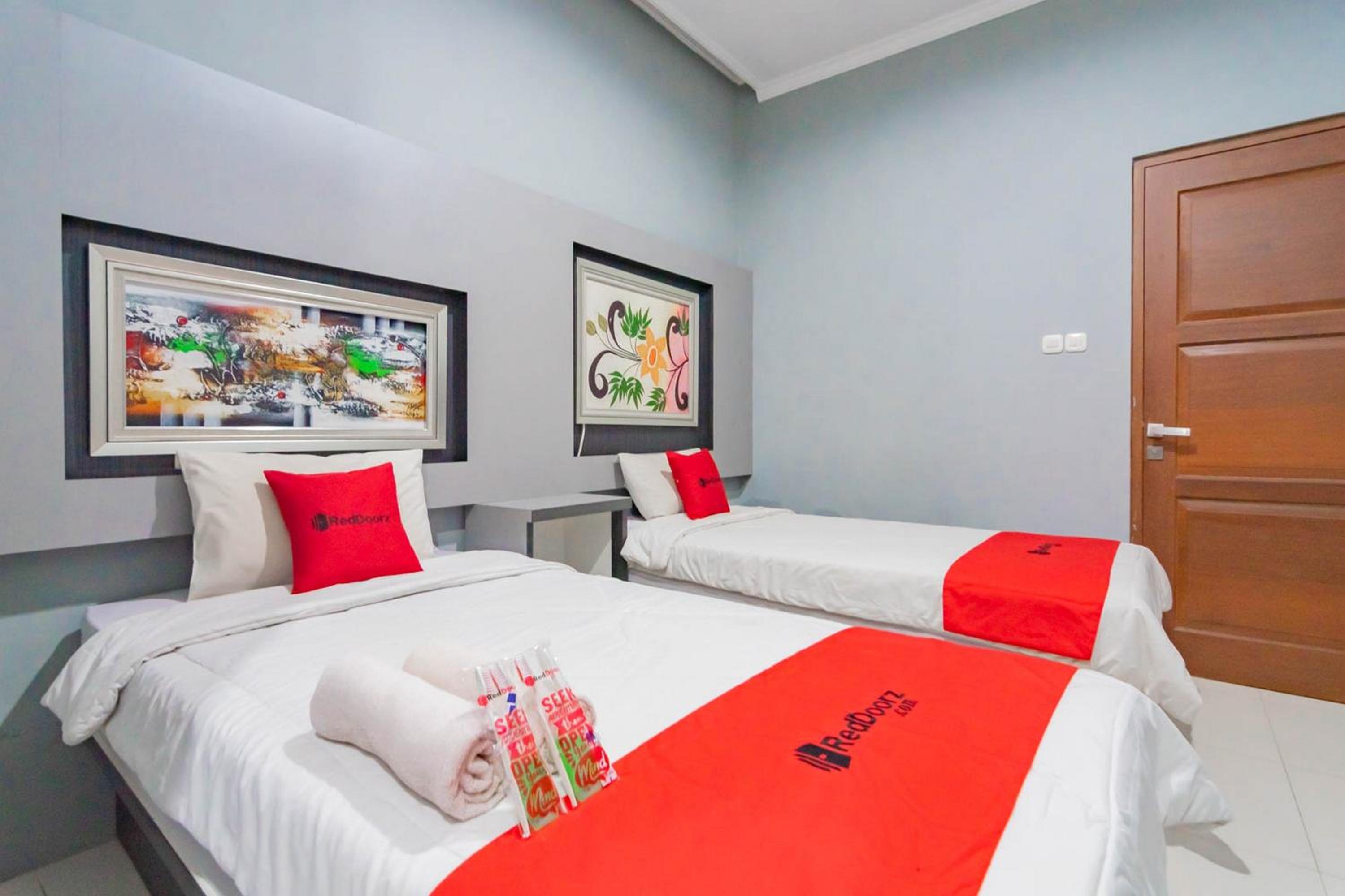 Standard Twin Room - Photo 1