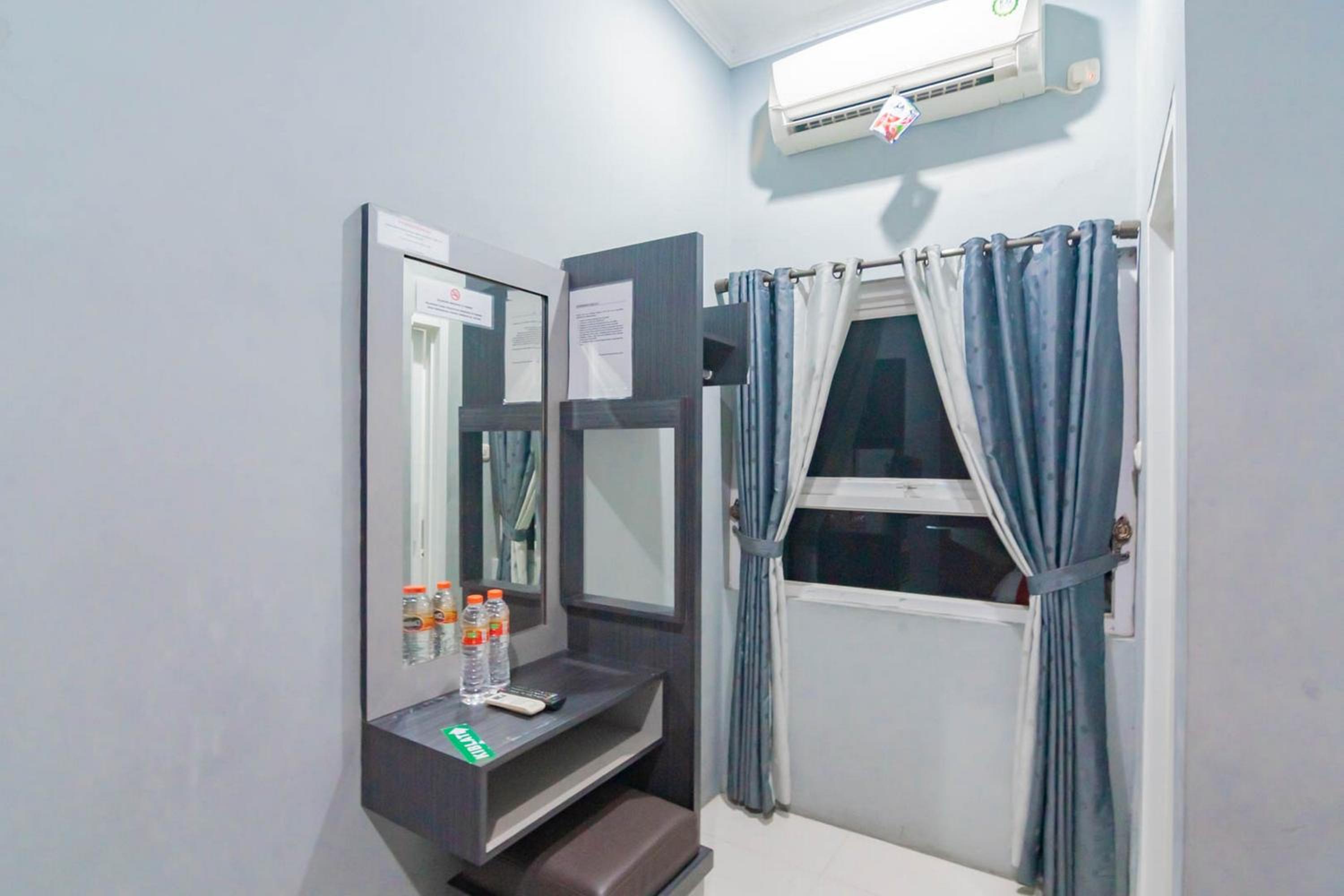 Standard Twin Room - Photo 4
