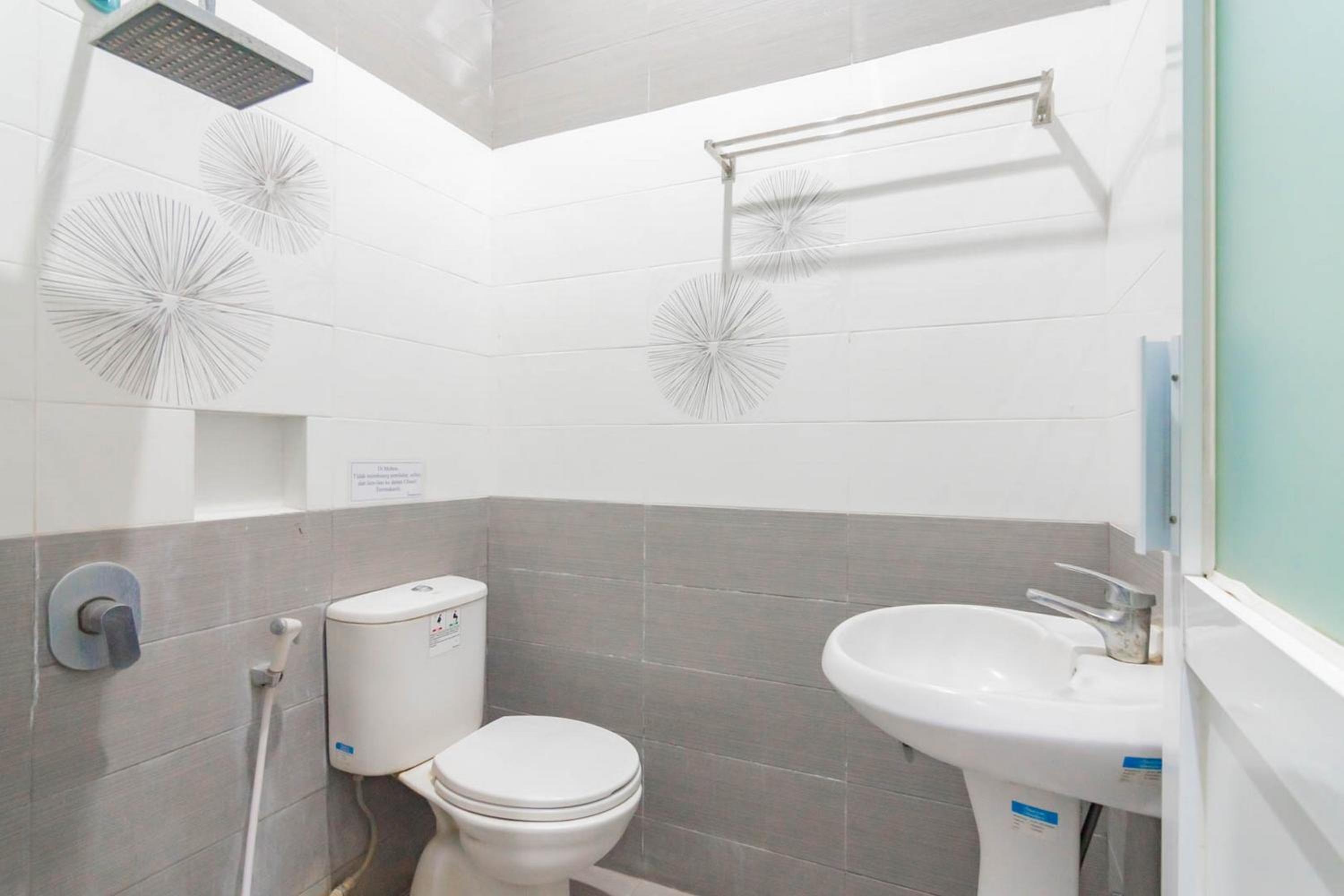 Standard Twin Room - Photo 2