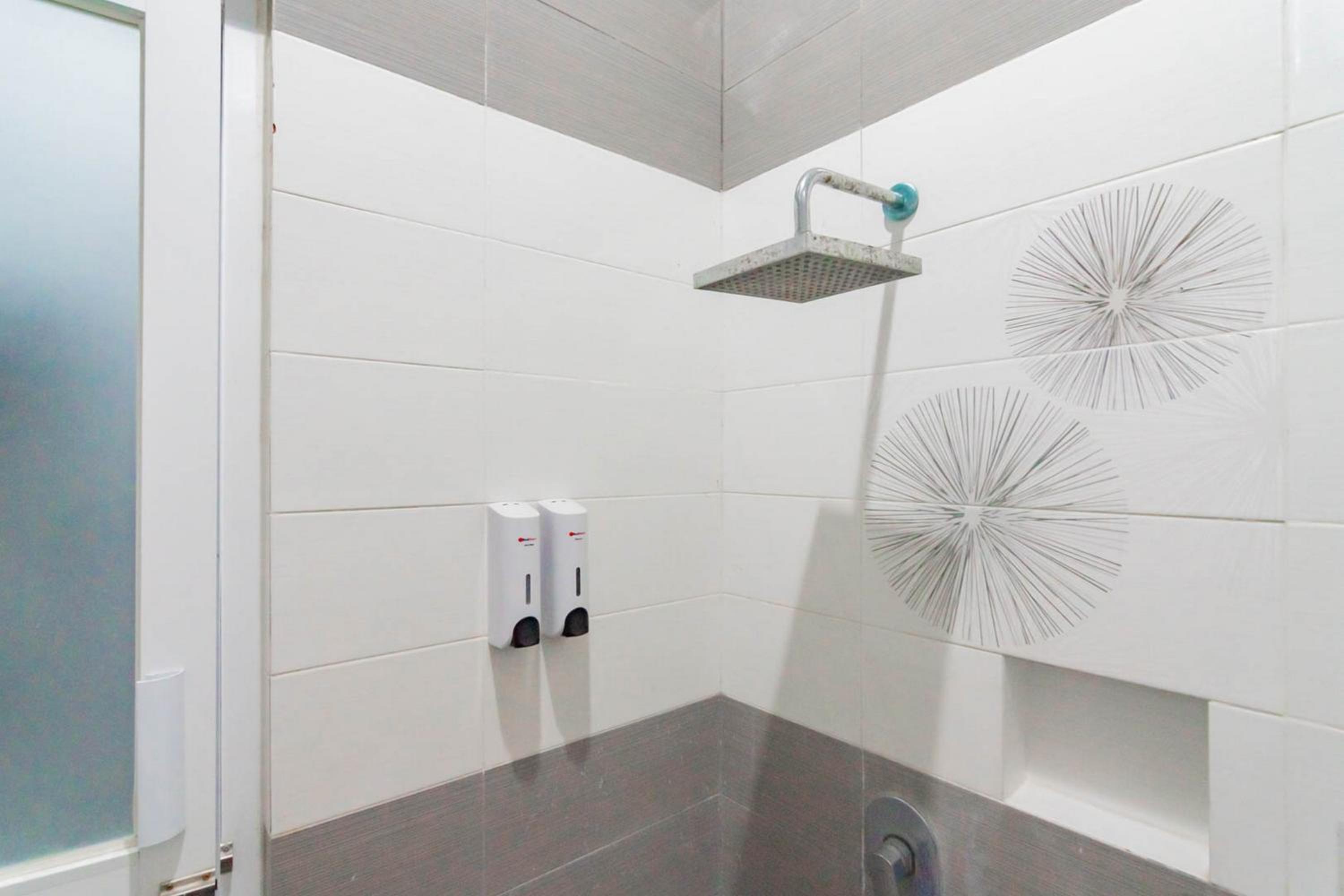 Standard Twin Room - Photo 3