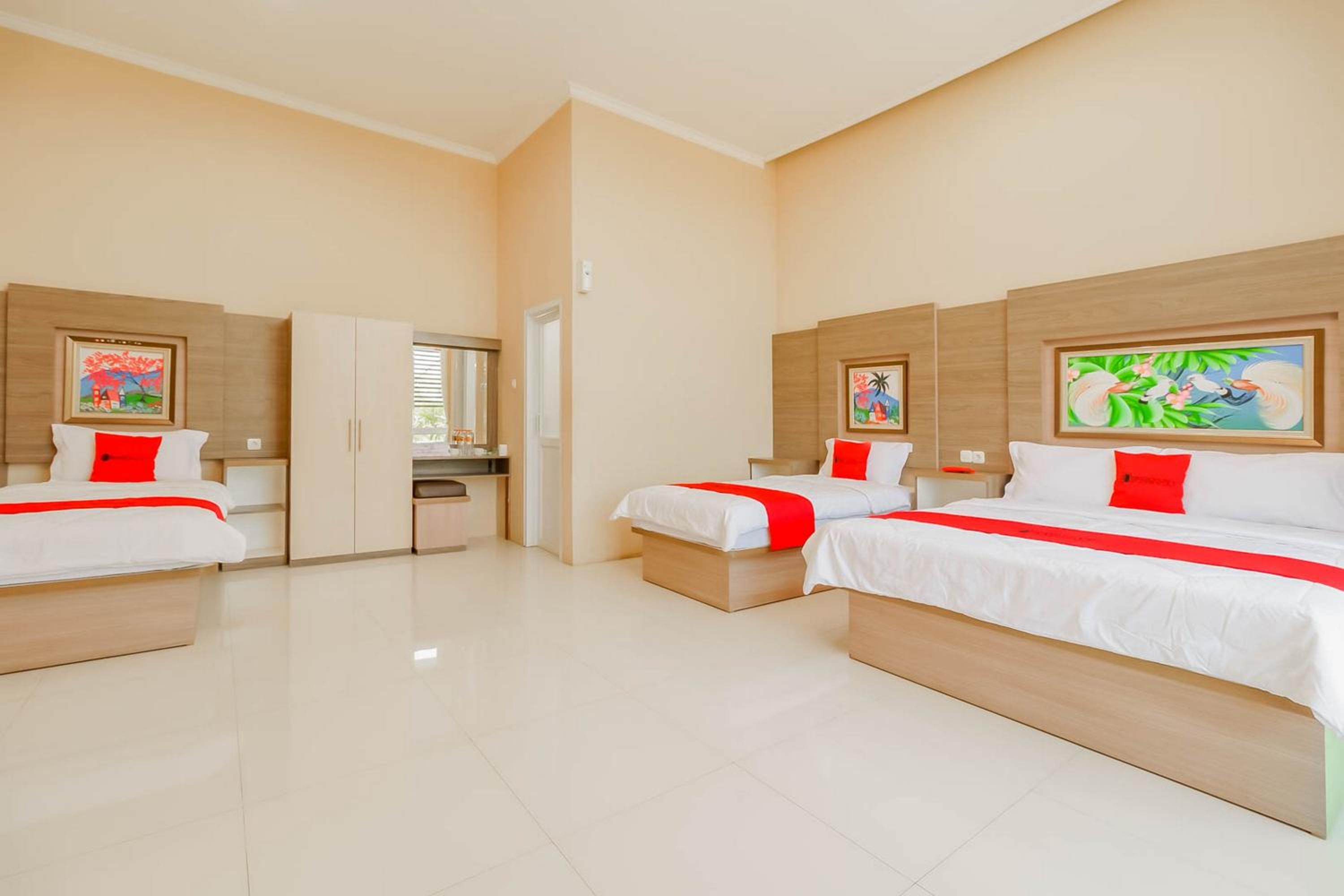Family Room - Photo 15