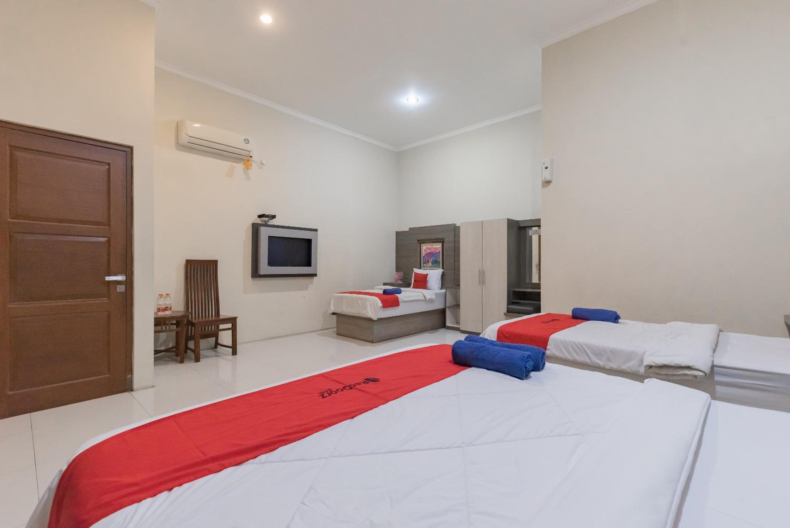Family Room - Photo 4
