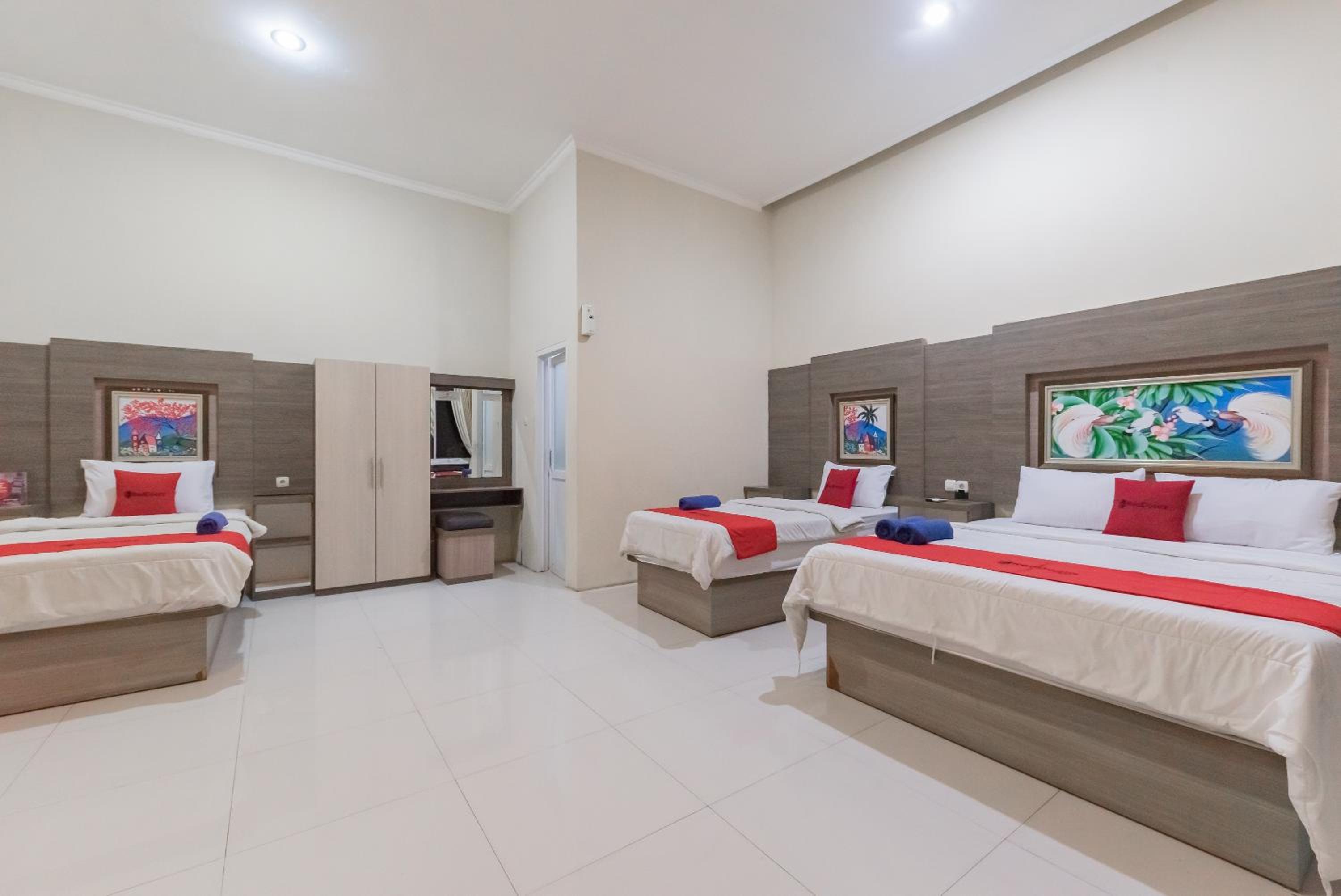 Family Room - Photo 13