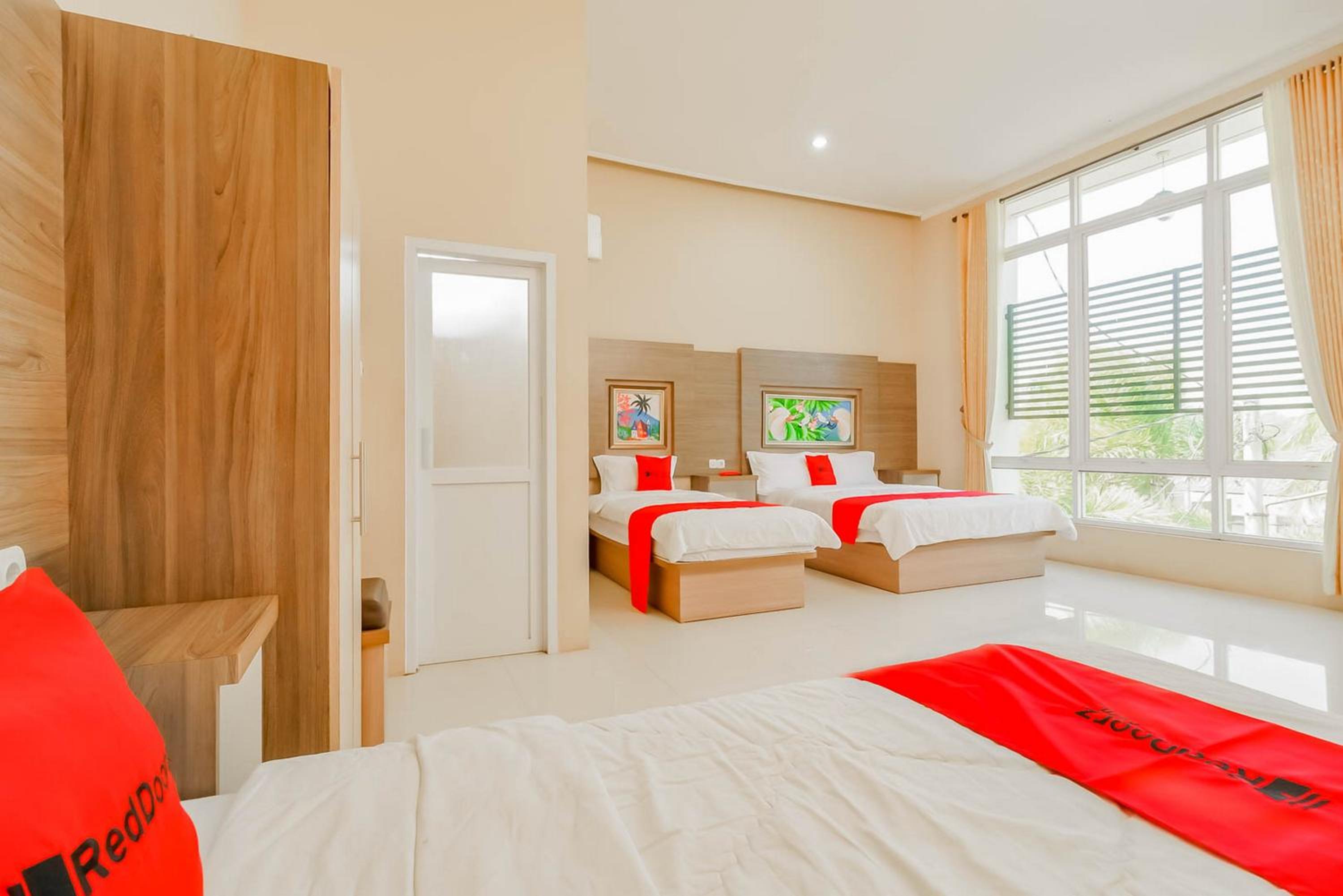 Family Room - Photo 9