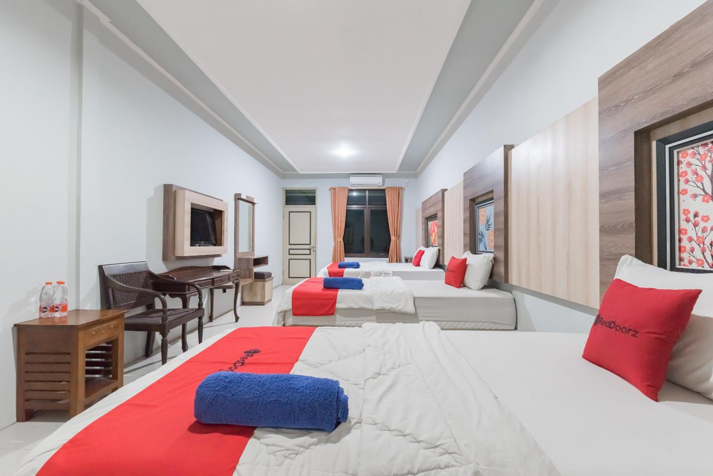 Family Room - Photo 17