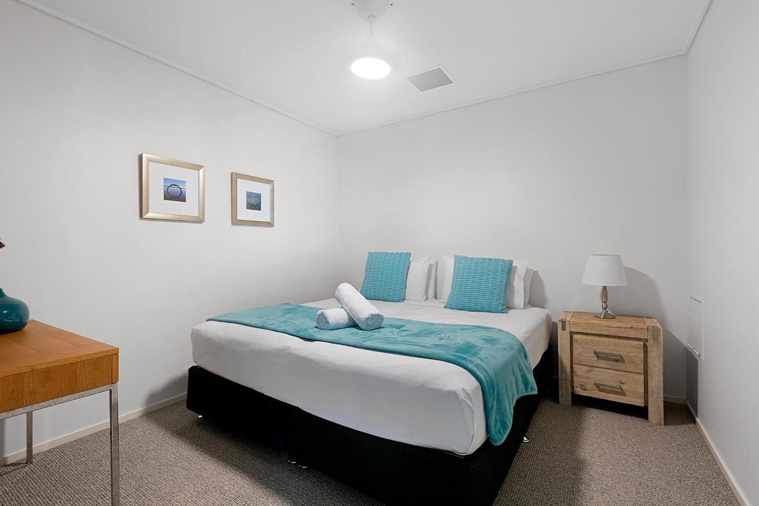2 Bedroom 2 Bathroom Superior Waterfront Apartment photo 2