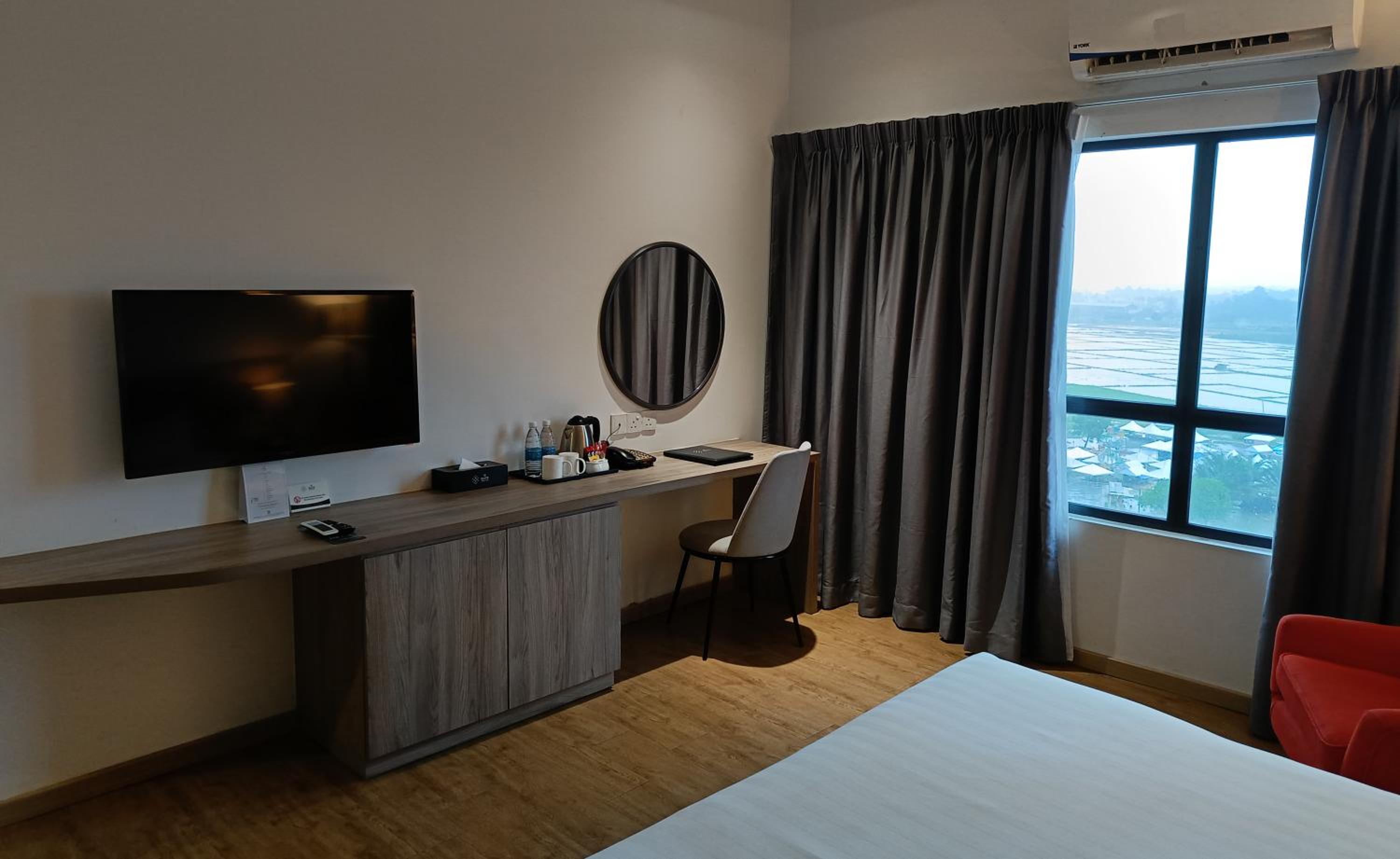 Superior King Room - Photo 4