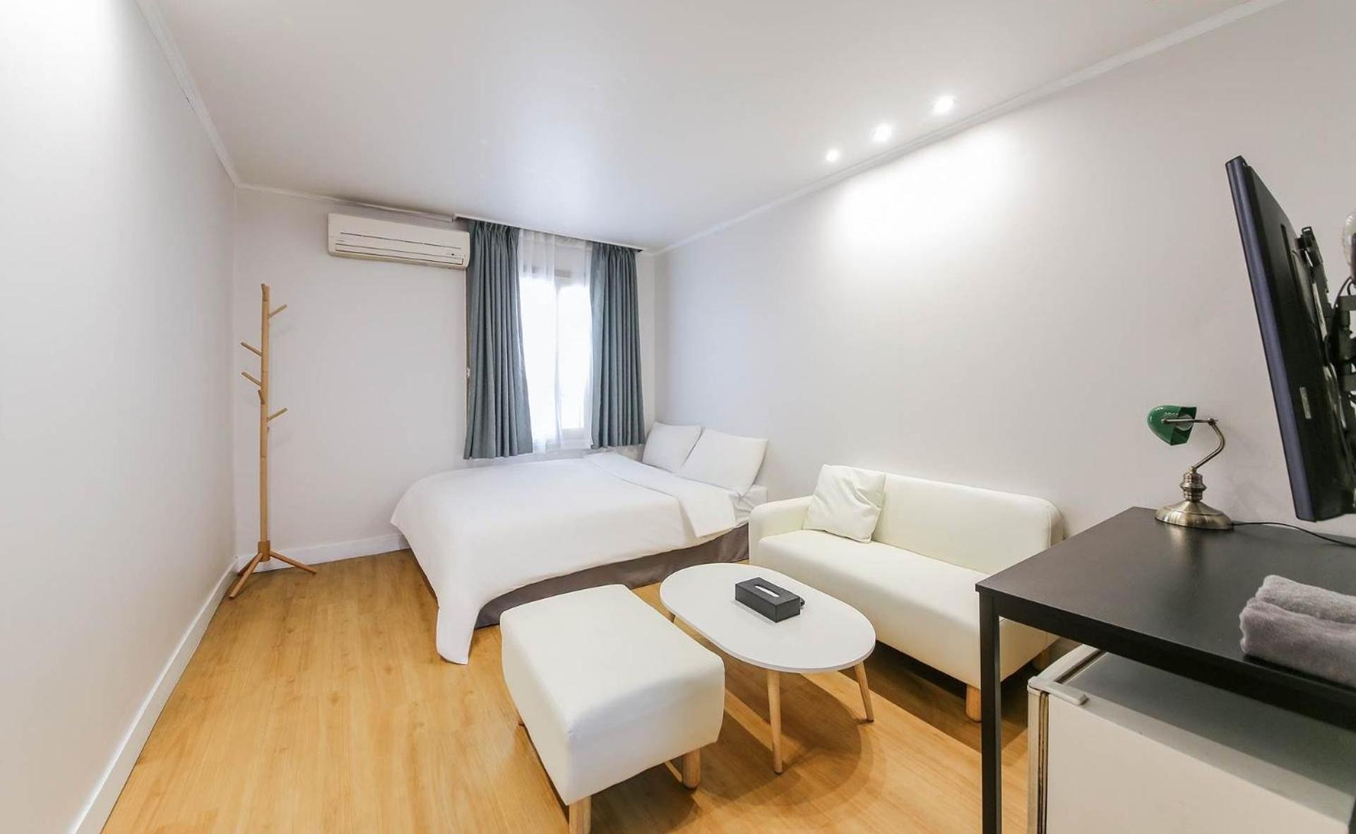 Double Room with Private Bathroom - Photo 1