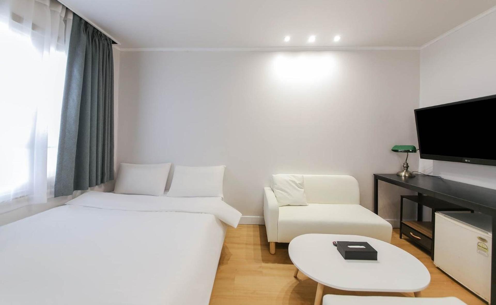 Double Room with Private Bathroom - Photo 5