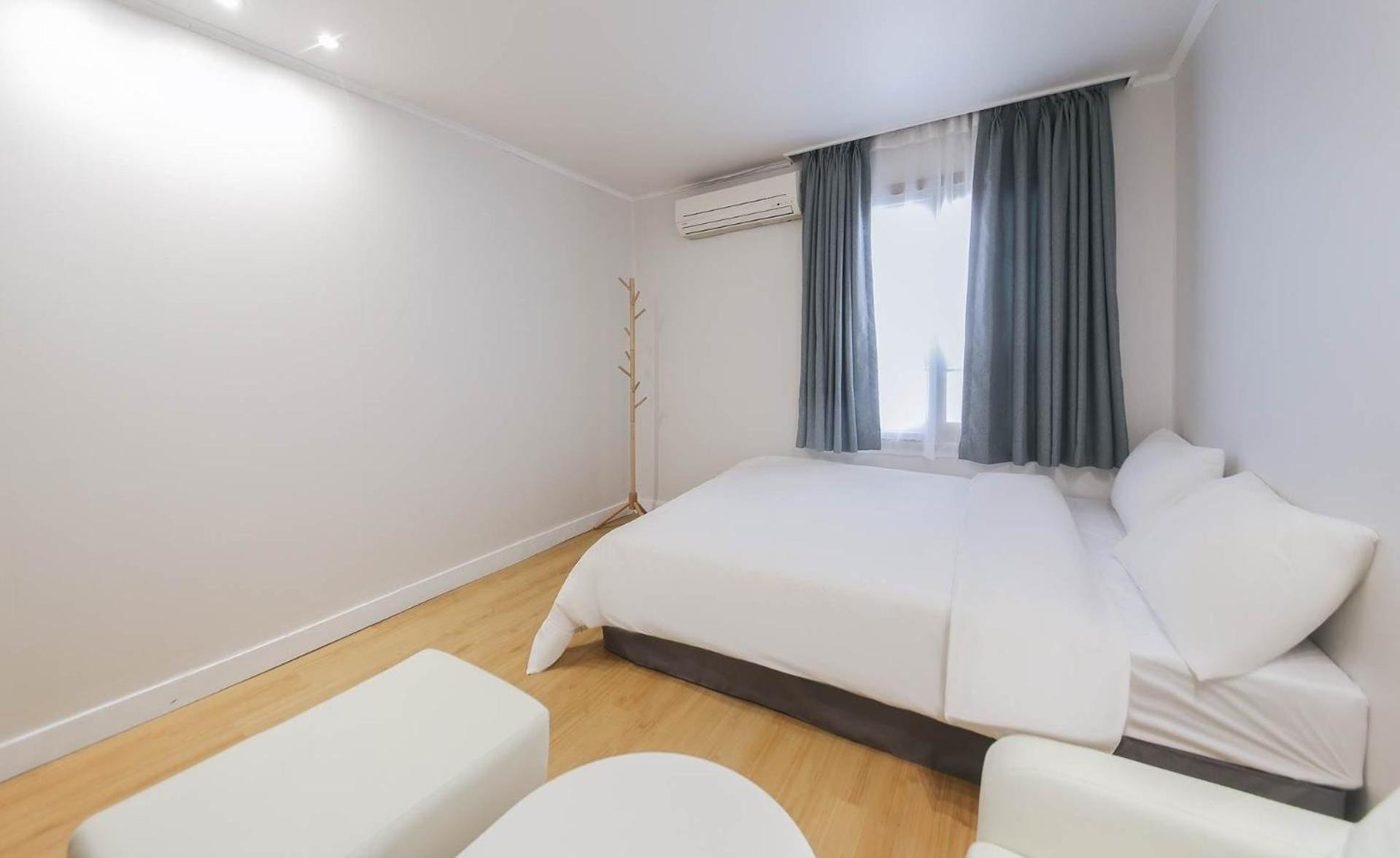 Double Room with Private Bathroom - Photo 3