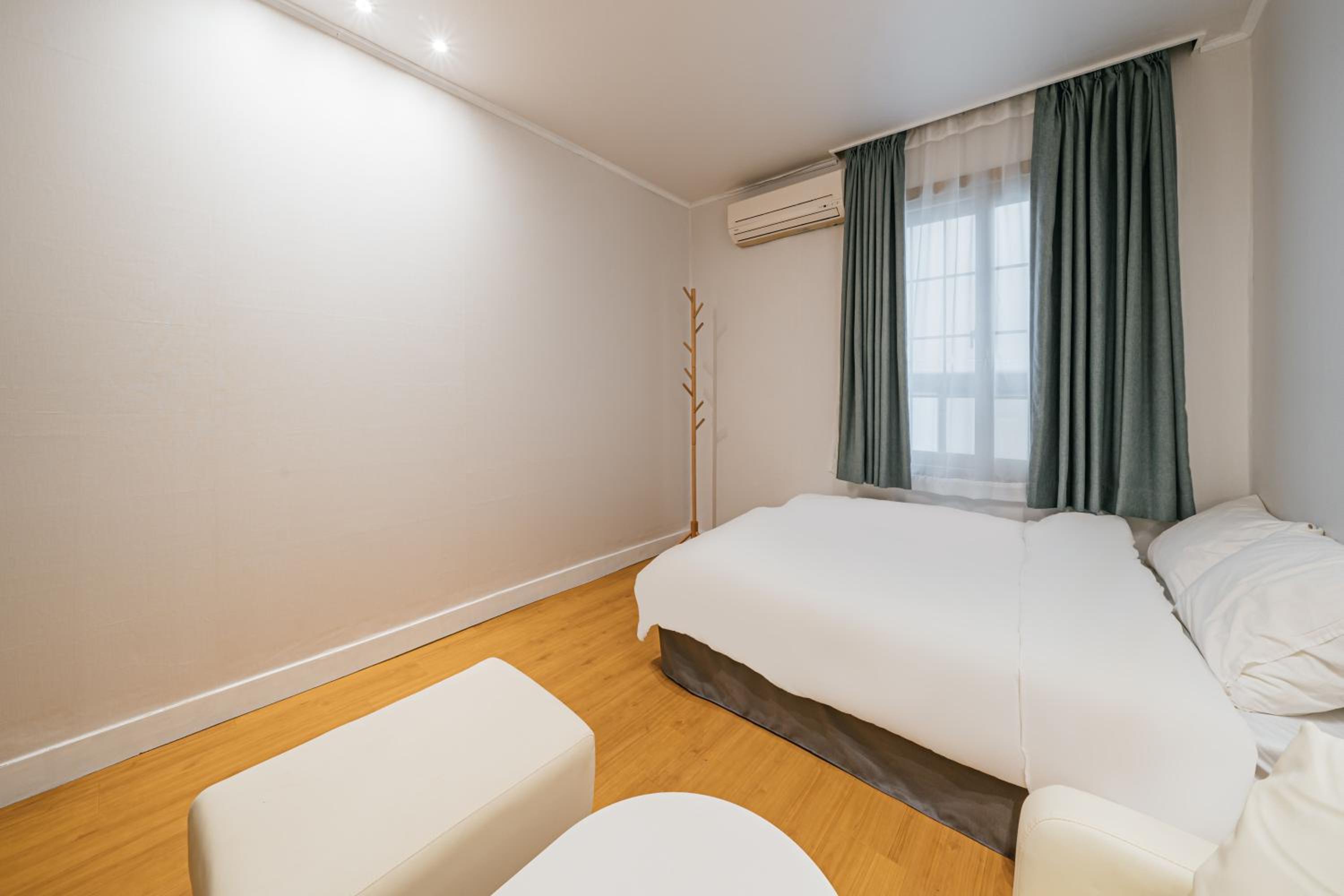 Double Room with Private Bathroom - Photo 6