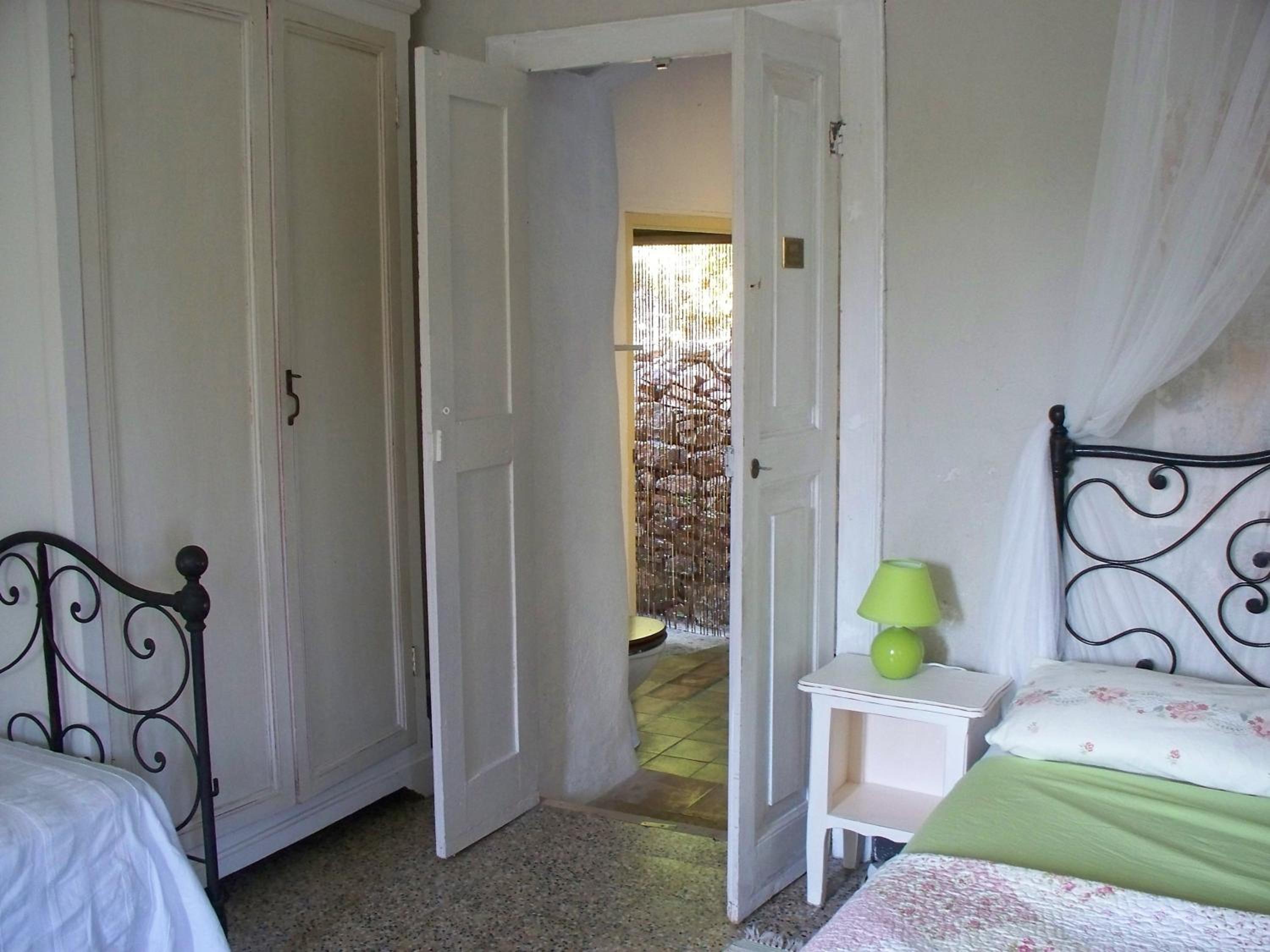Double Room with Private Bathroom - Photo 9