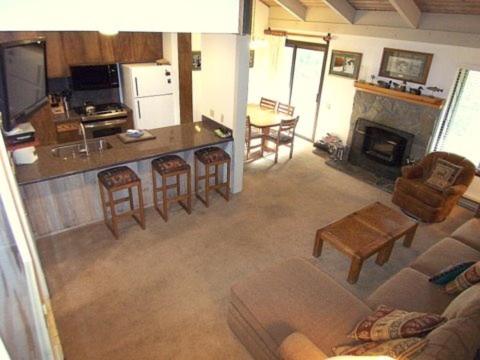 Apartment with Mountain View photo 2