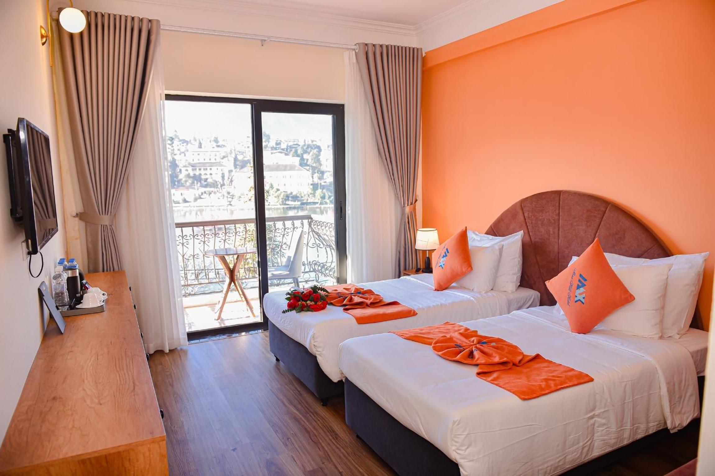 Double Room with Lake View - Photo 23
