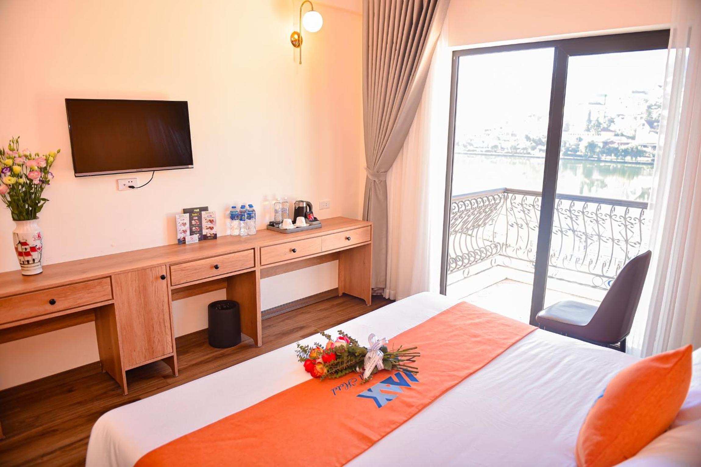 Double Room with Lake View - Photo 22