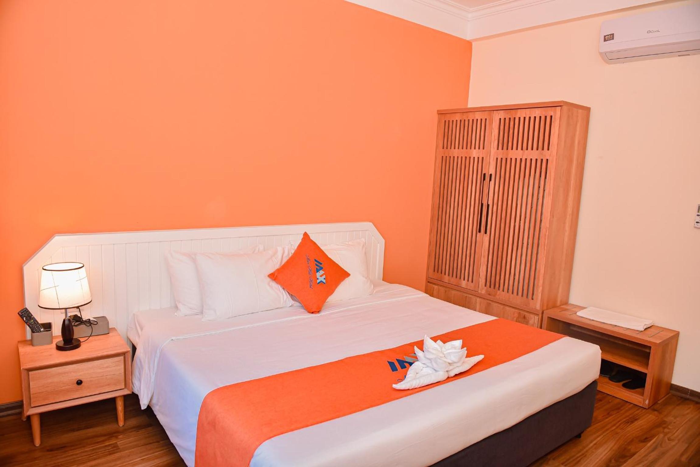 Double Room with Lake View - Photo 12