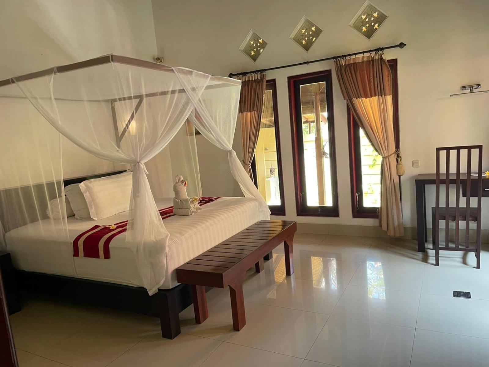 Villa with Private Pool - Photo 1