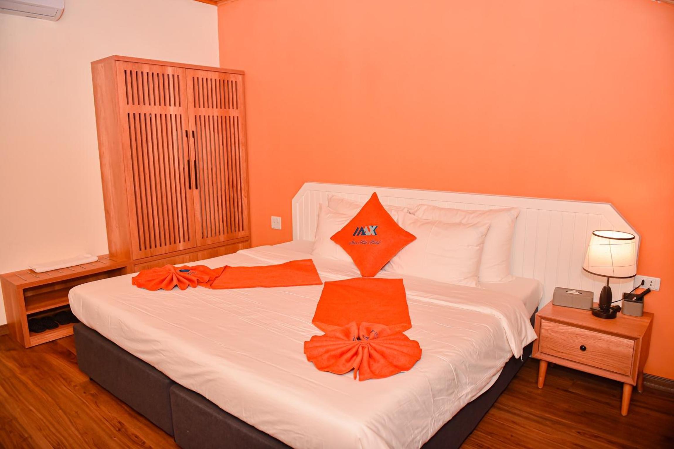 Double Room with Lake View - Photo 10