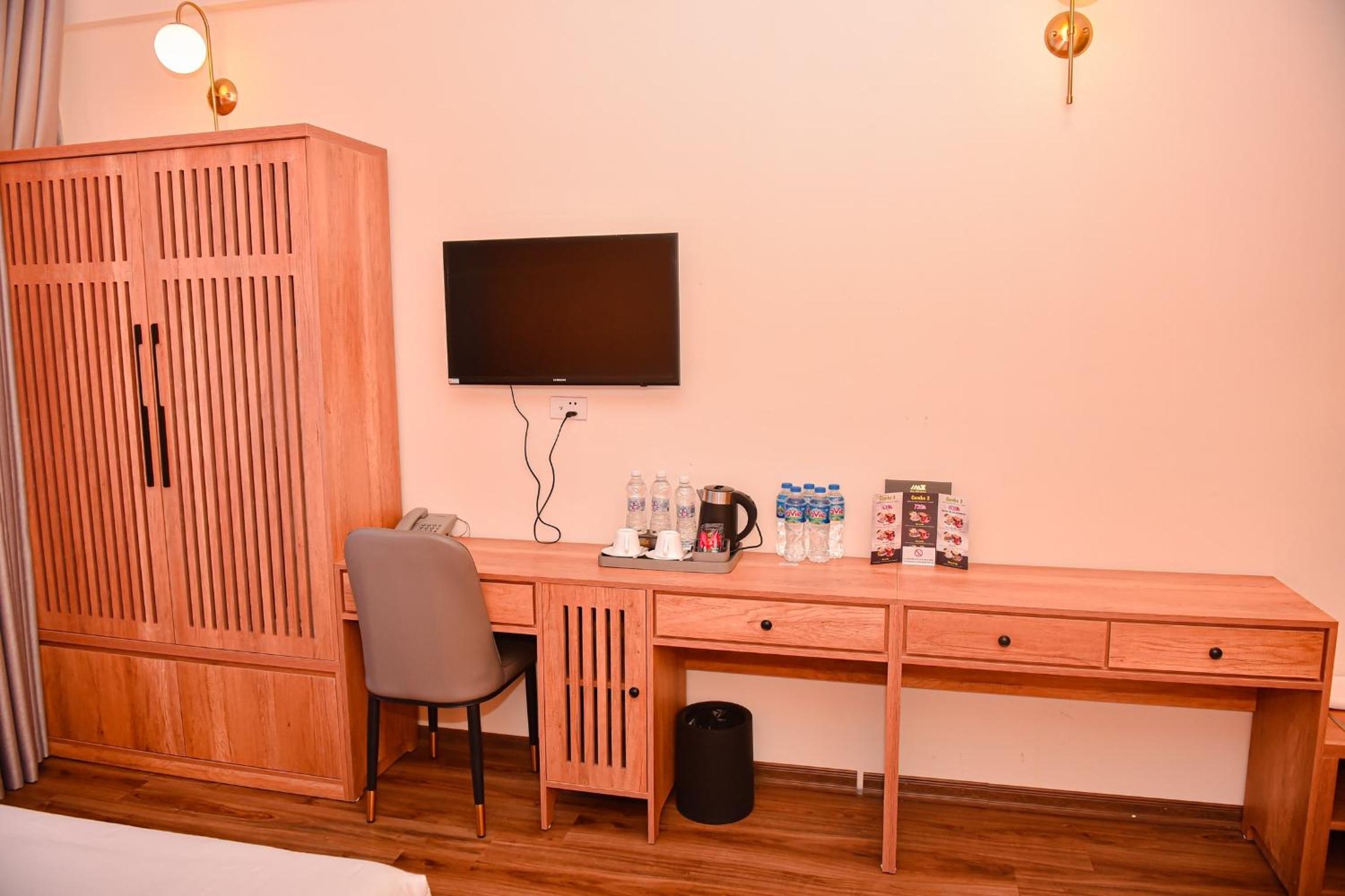 Double Room with Lake View - Photo 8