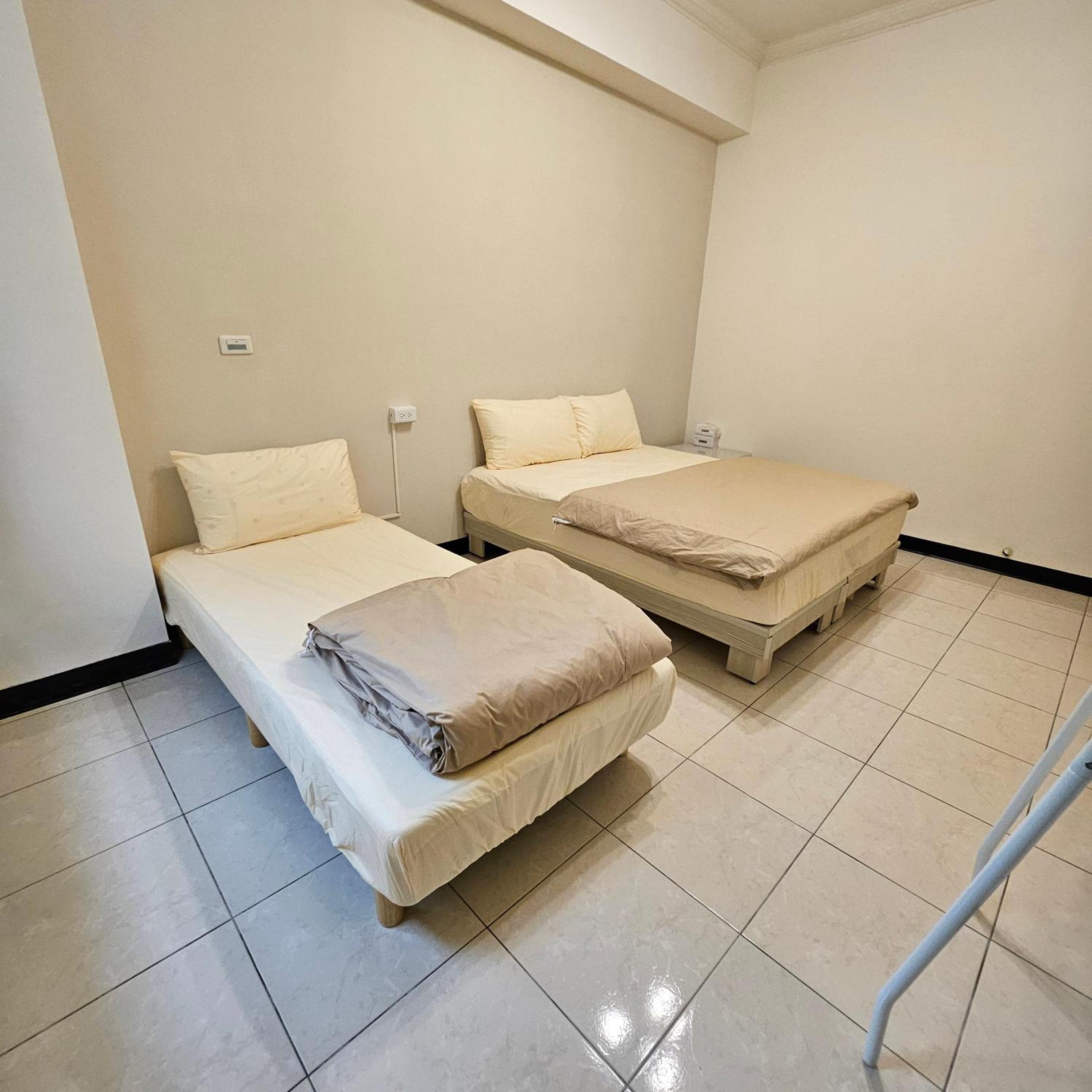 Triple Room with Shared Bathroom - Photo 5