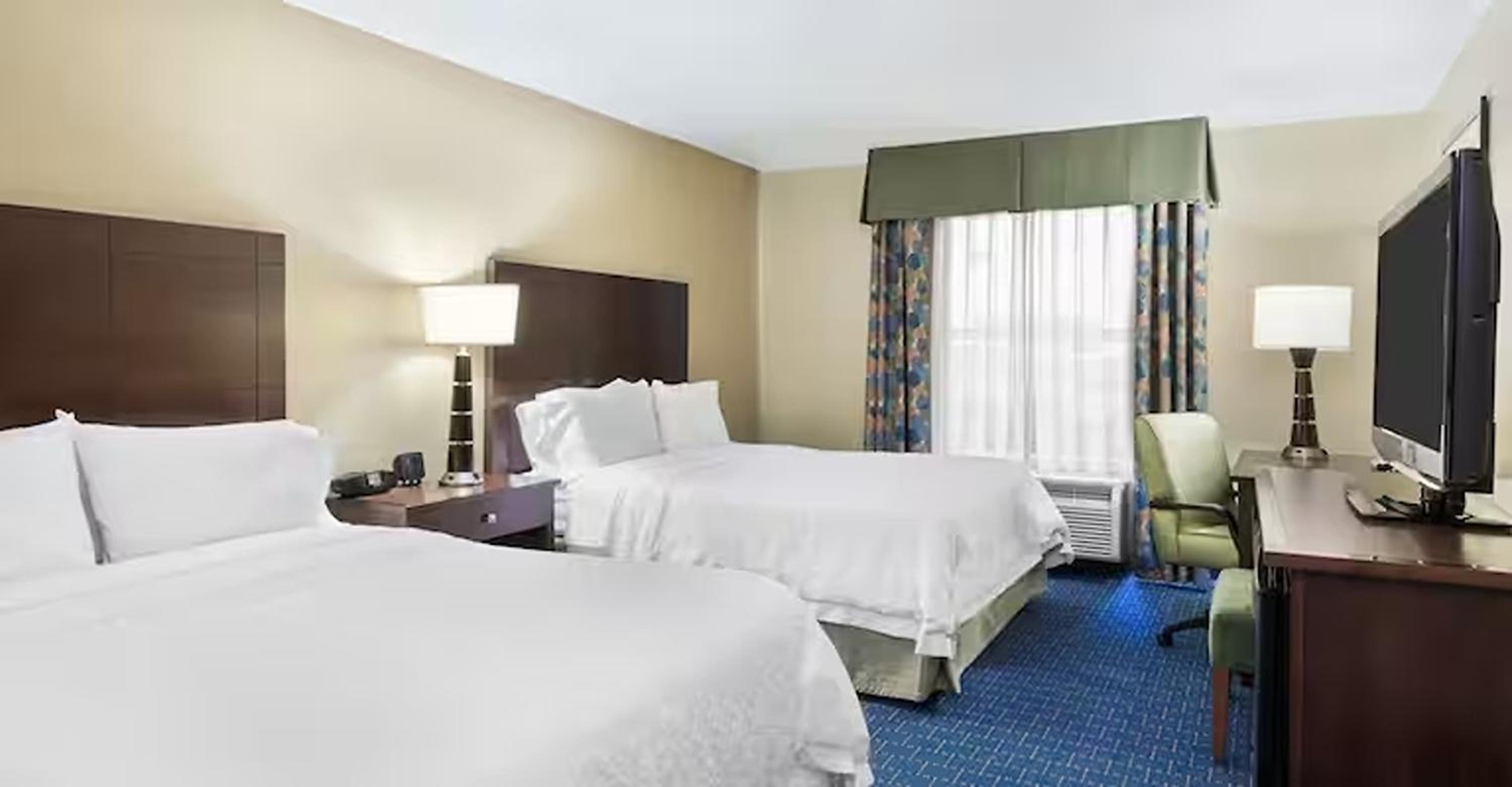 Room with Two Queen Beds - Non-Smoking - Photo 4