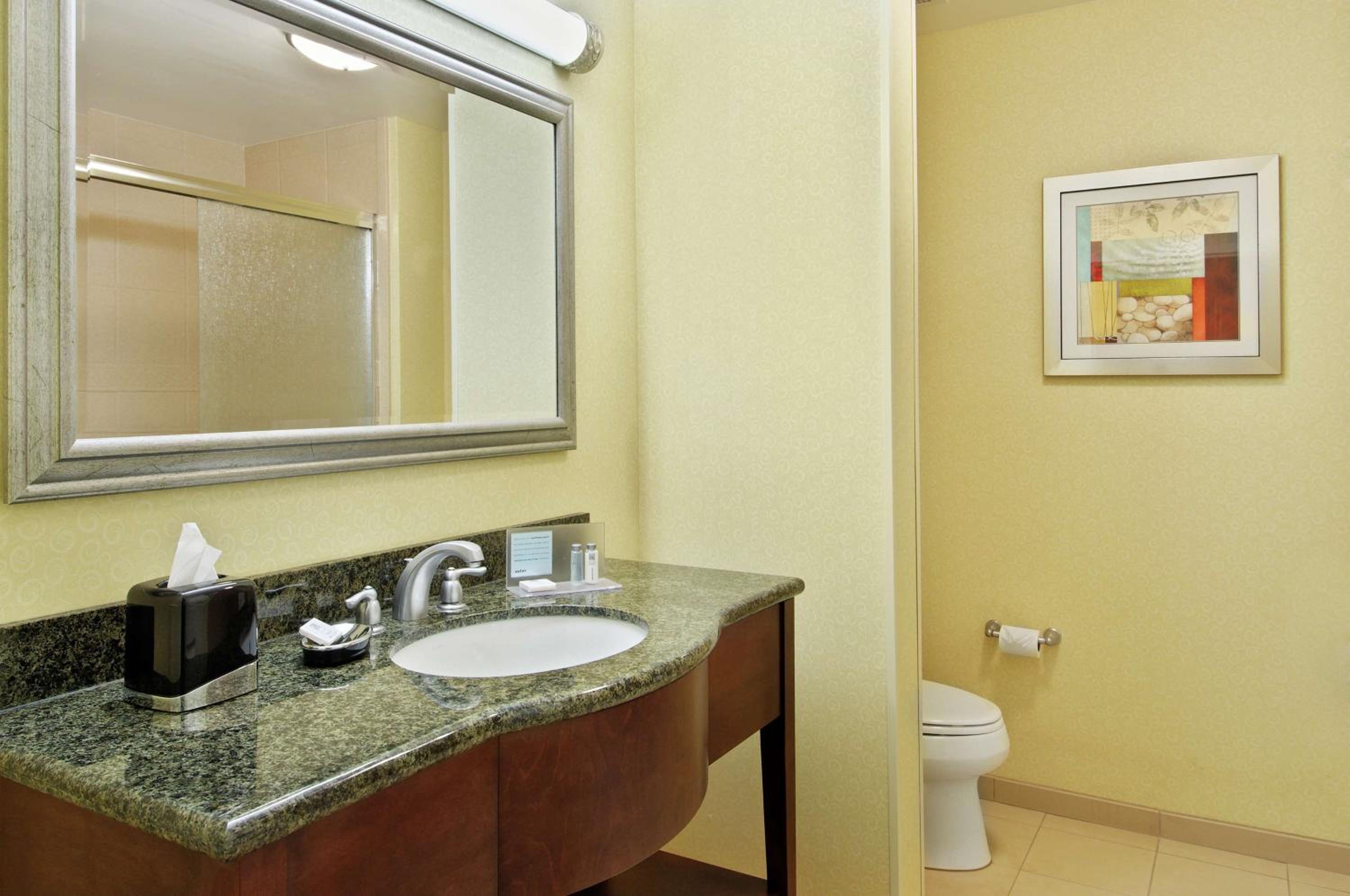 Room with Two Queen Beds - Non-Smoking - Photo 2